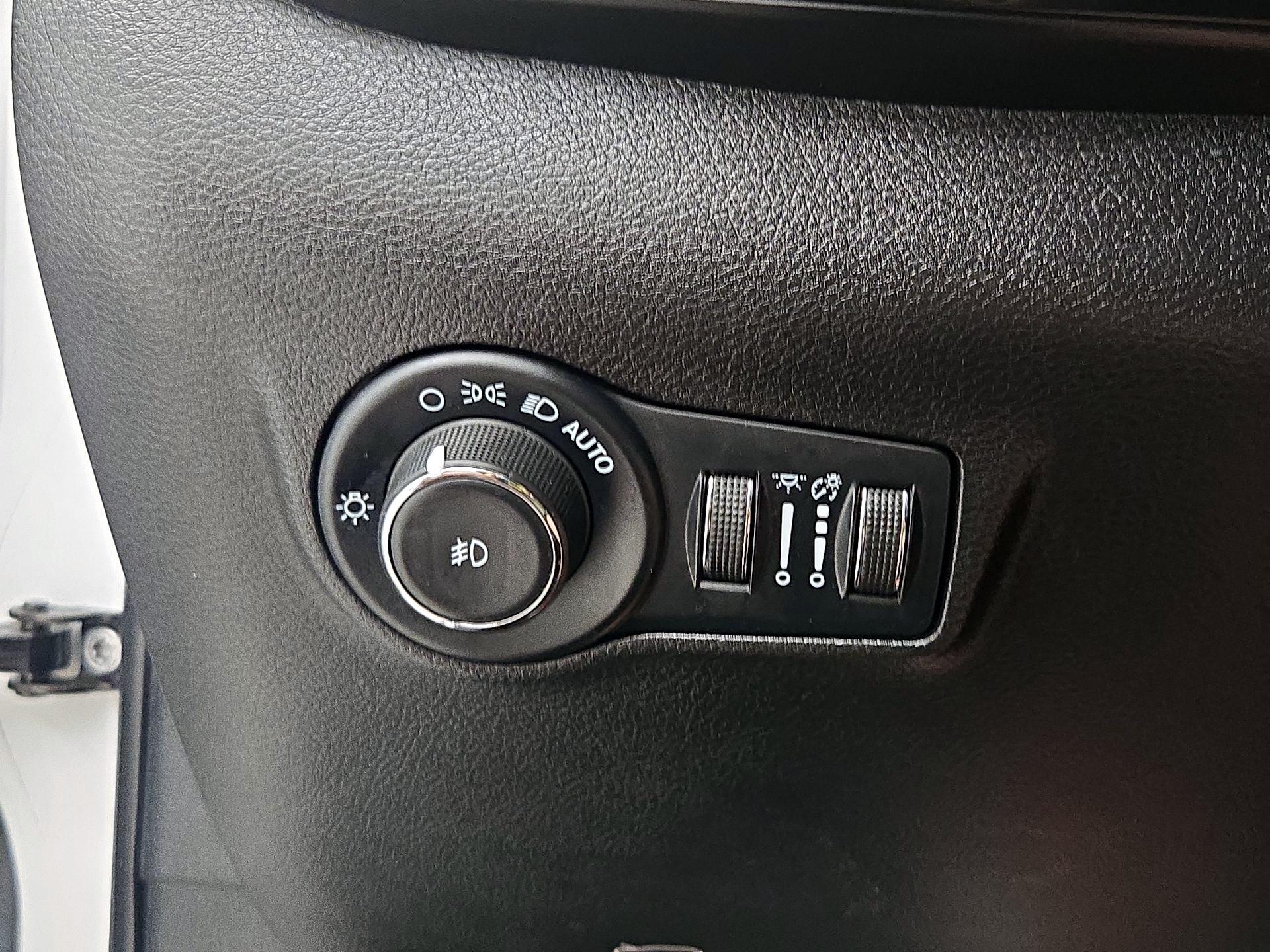 Thumbnail: 2022 Jeep Compass - 13