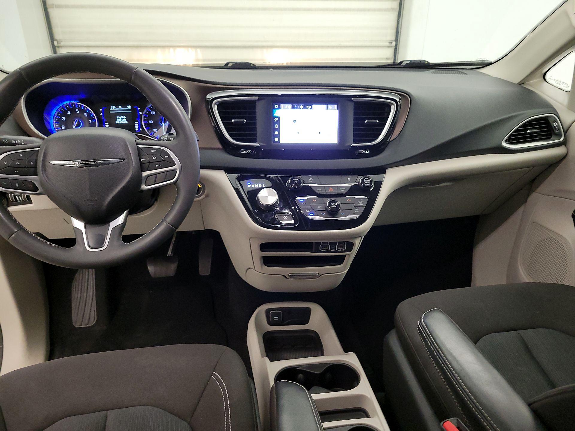 Thumbnail: 2022 Chrysler Voyager - 9
