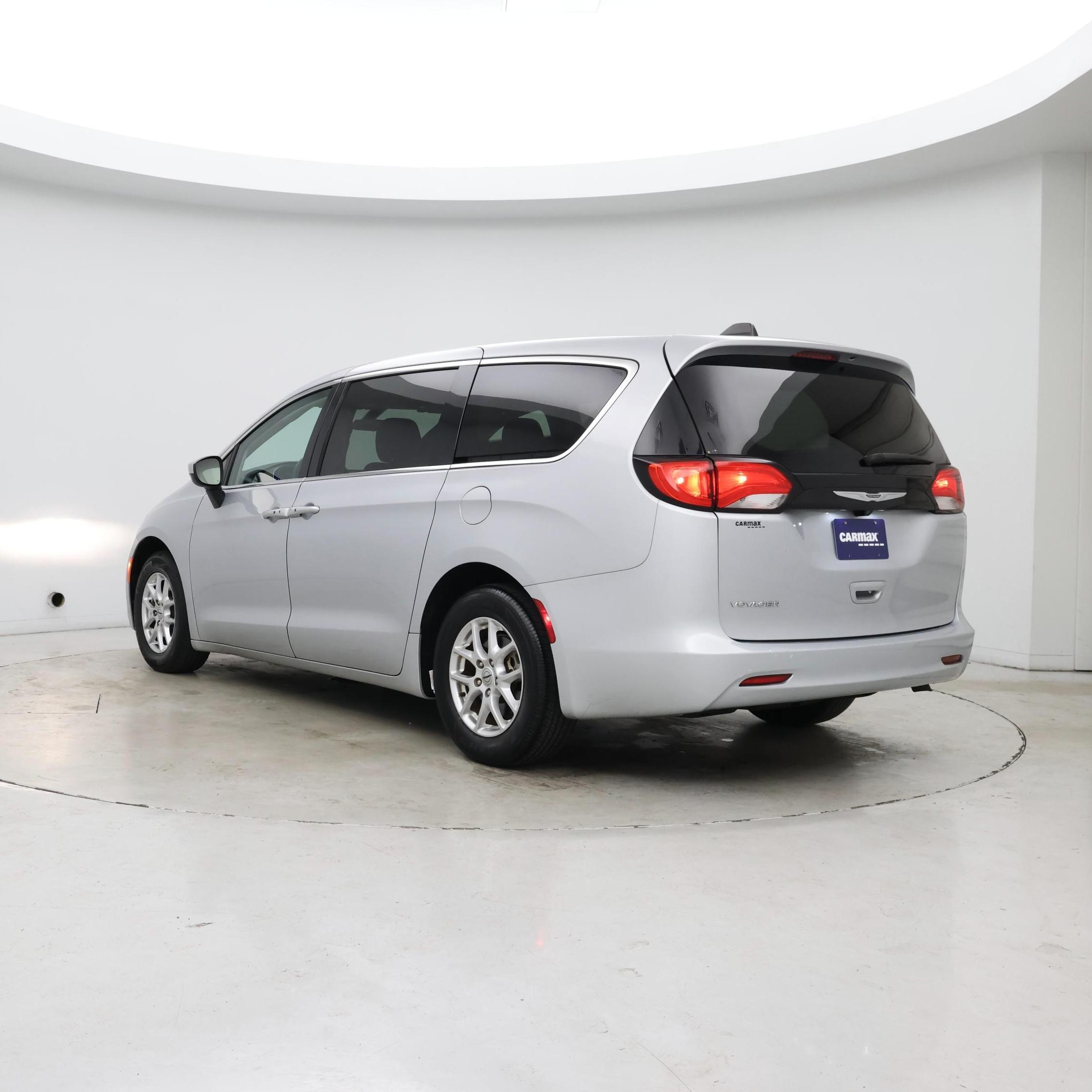 Thumbnail: 2022 Chrysler Voyager - 2