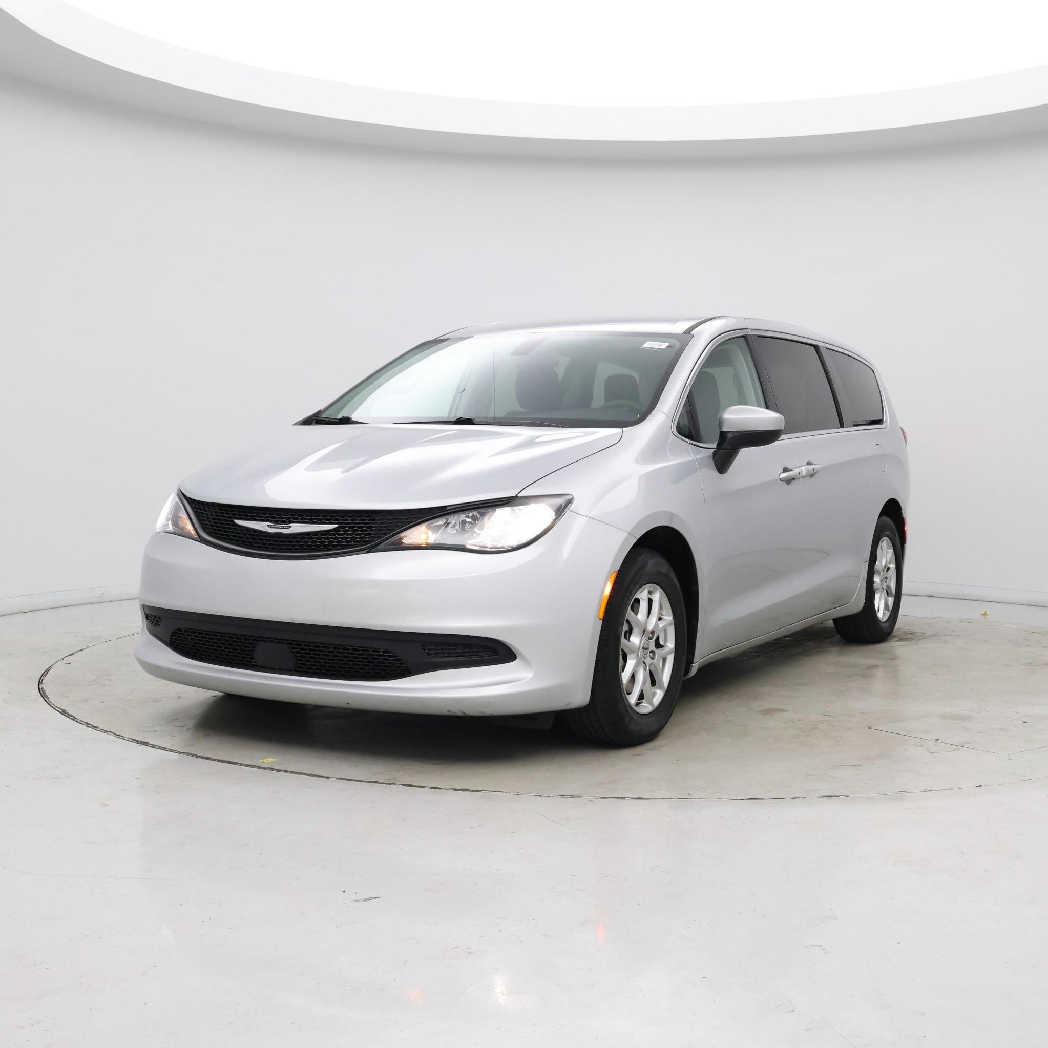 Thumbnail: 2022 Chrysler Voyager - 4