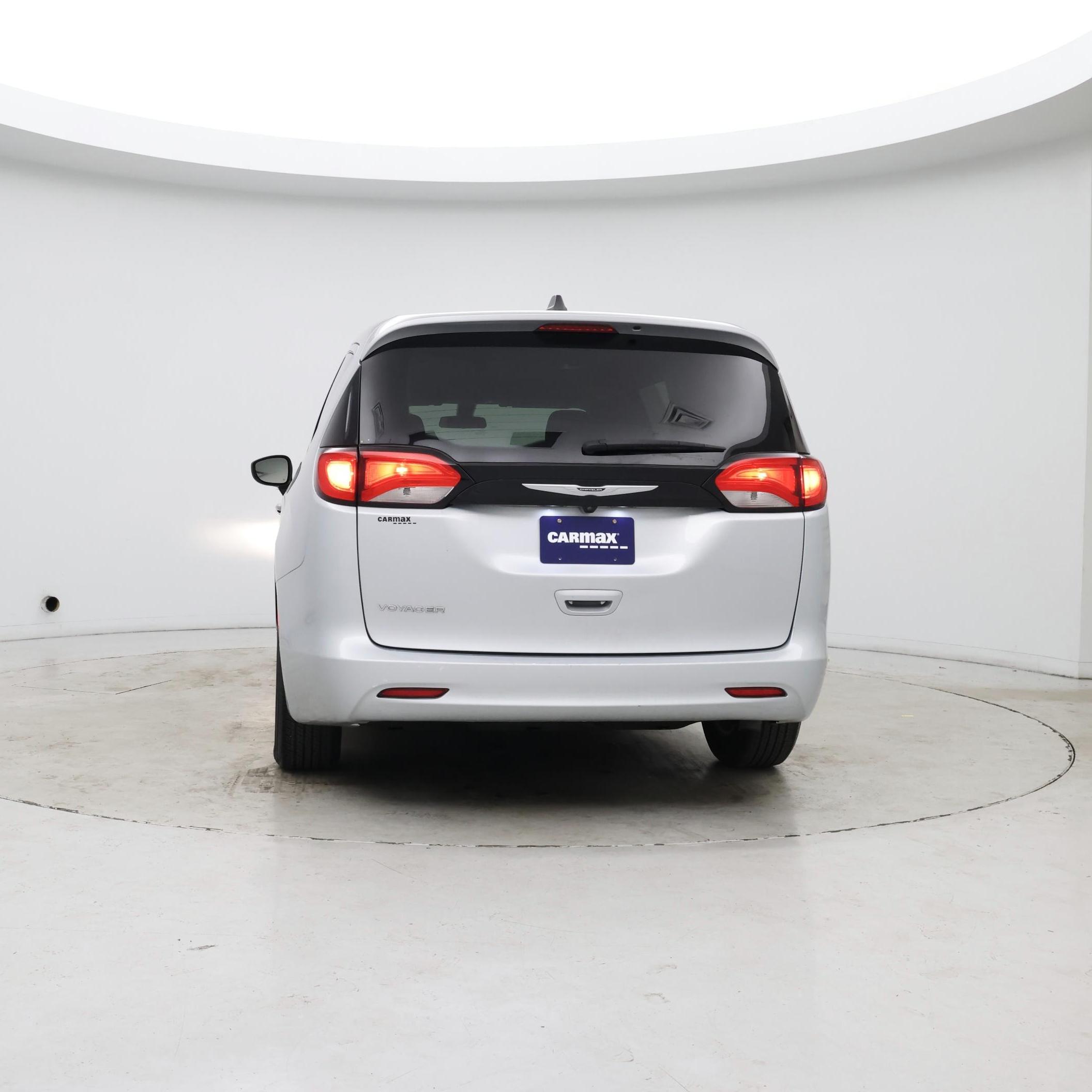 Thumbnail: 2022 Chrysler Voyager - 6