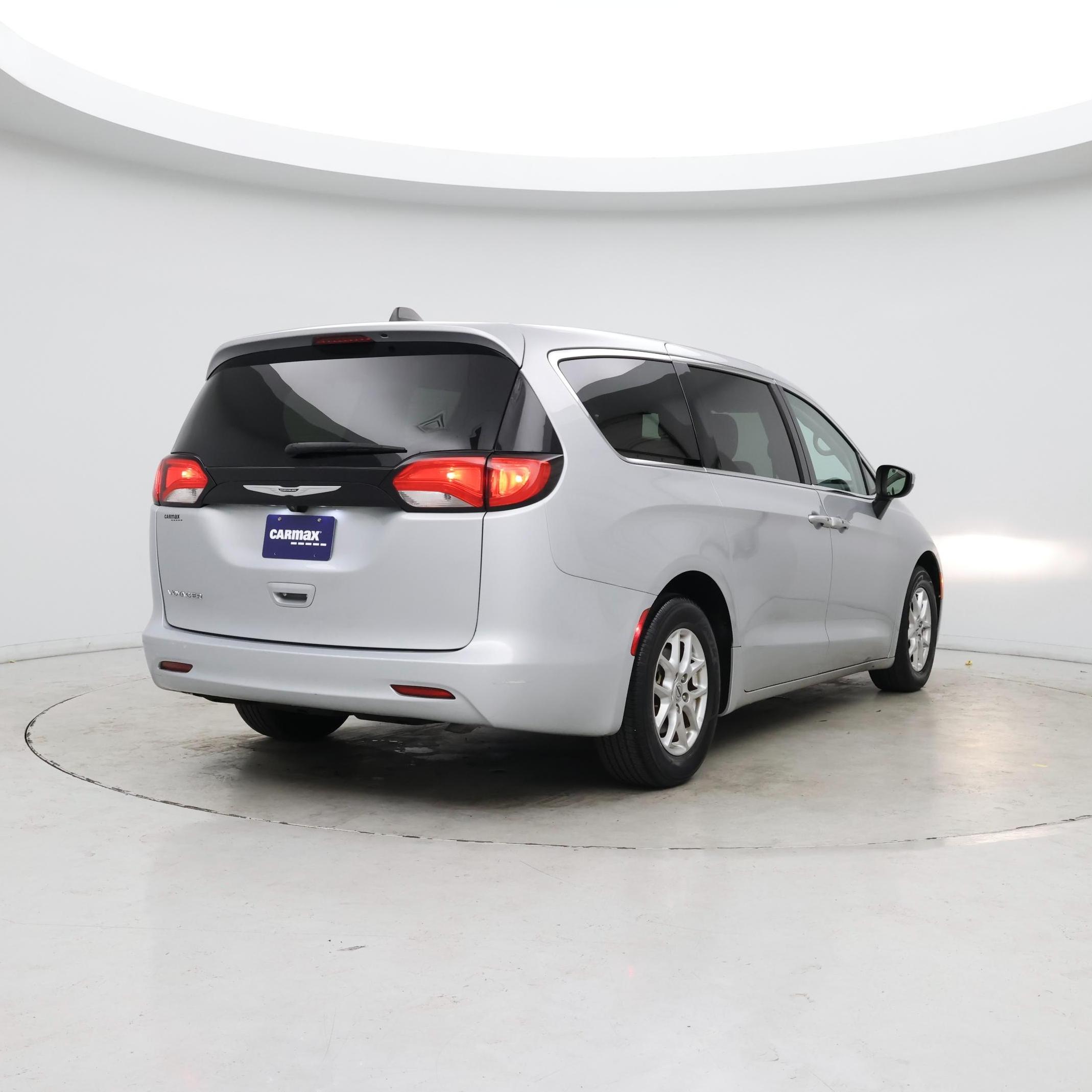 Thumbnail: 2022 Chrysler Voyager - 8
