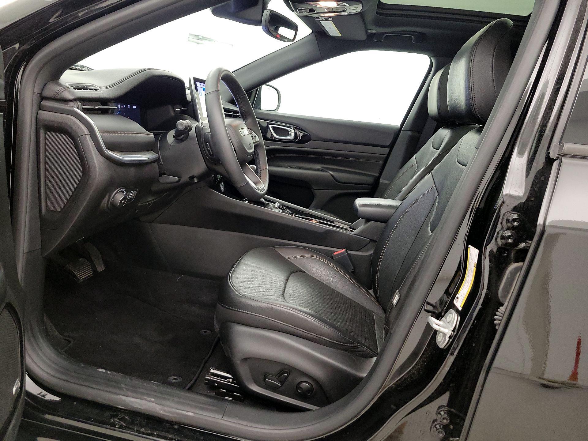 Thumbnail: 2023 Jeep Compass - 11