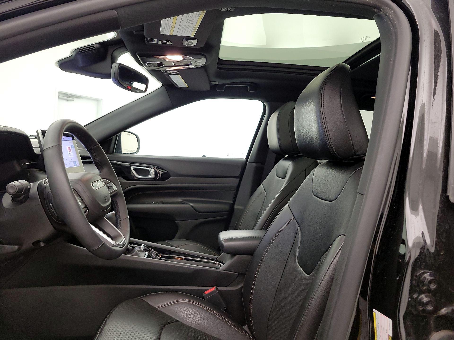 Thumbnail: 2023 Jeep Compass - 20