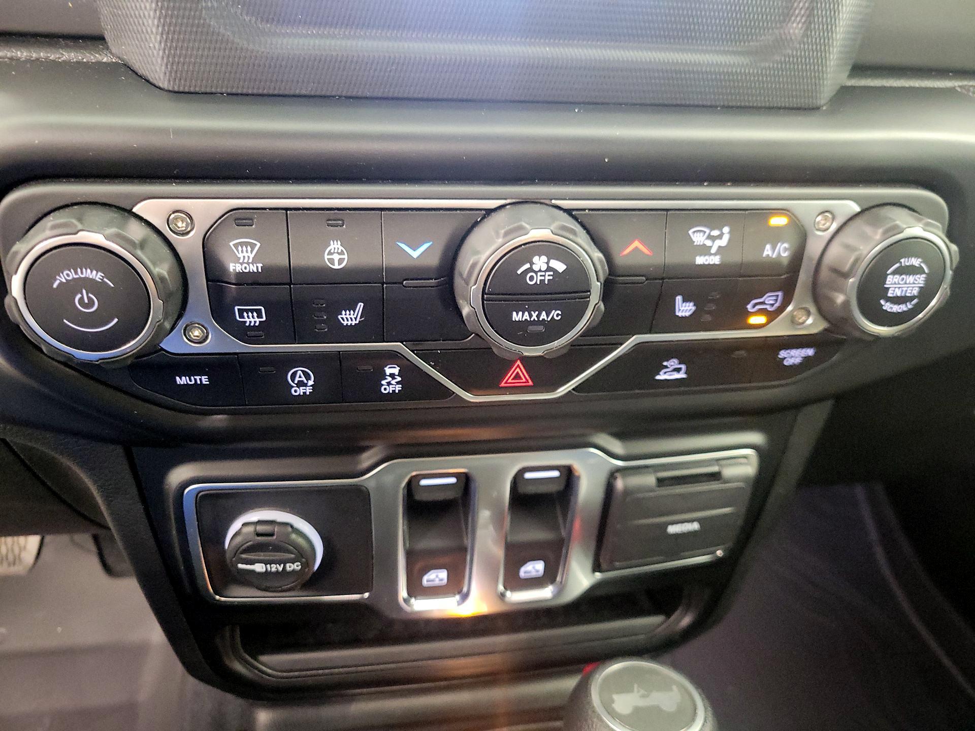 Thumbnail: 2022 Jeep Wrangler - 16