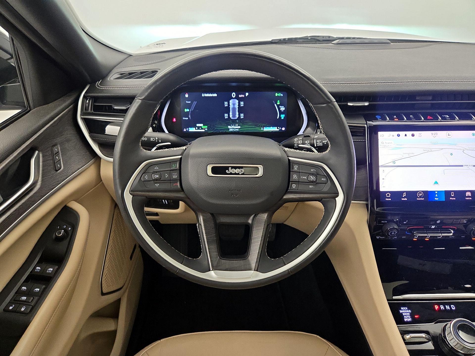 Thumbnail: 2023 Jeep Grand Cherokee - 10