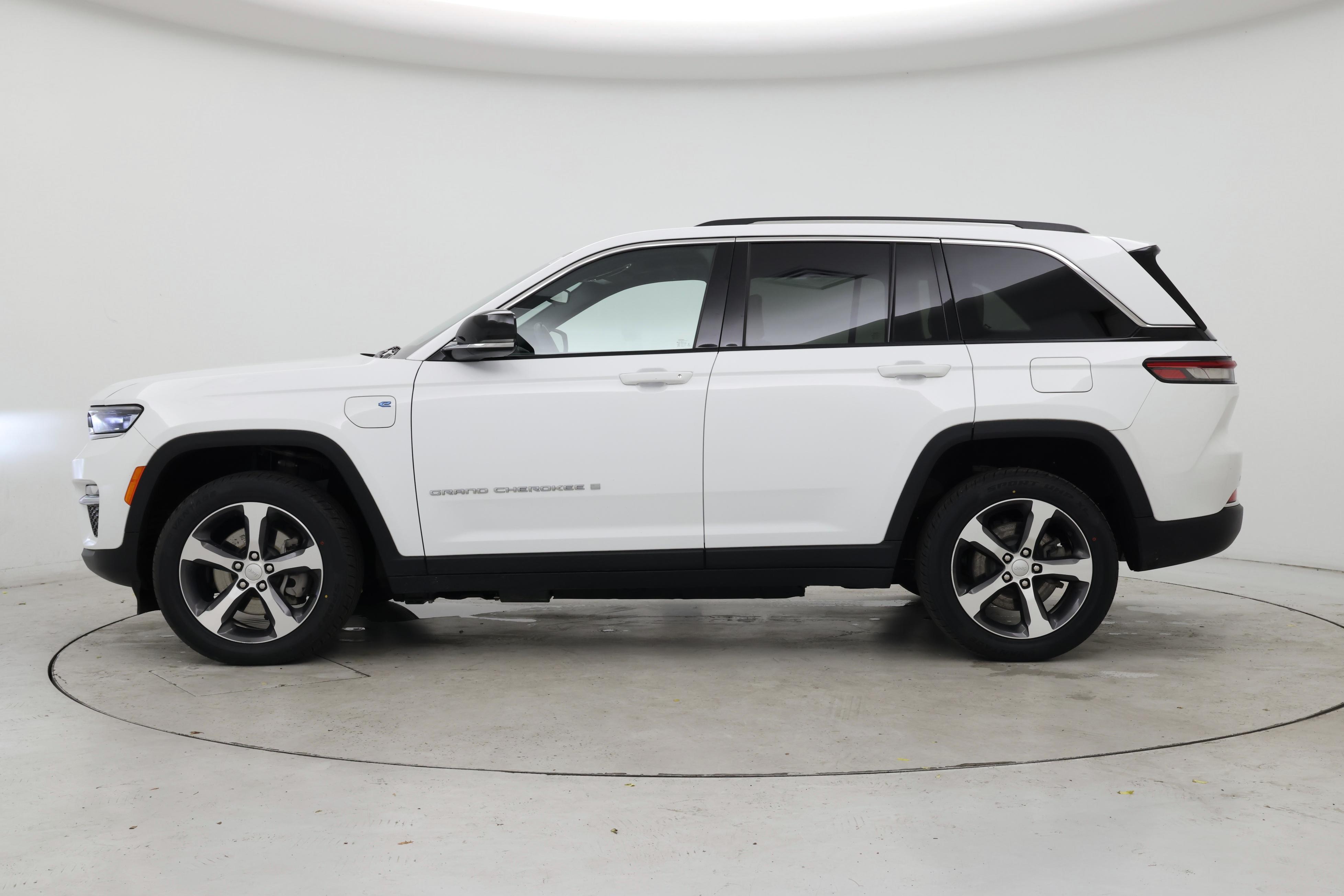 Thumbnail: 2023 Jeep Grand Cherokee - 3
