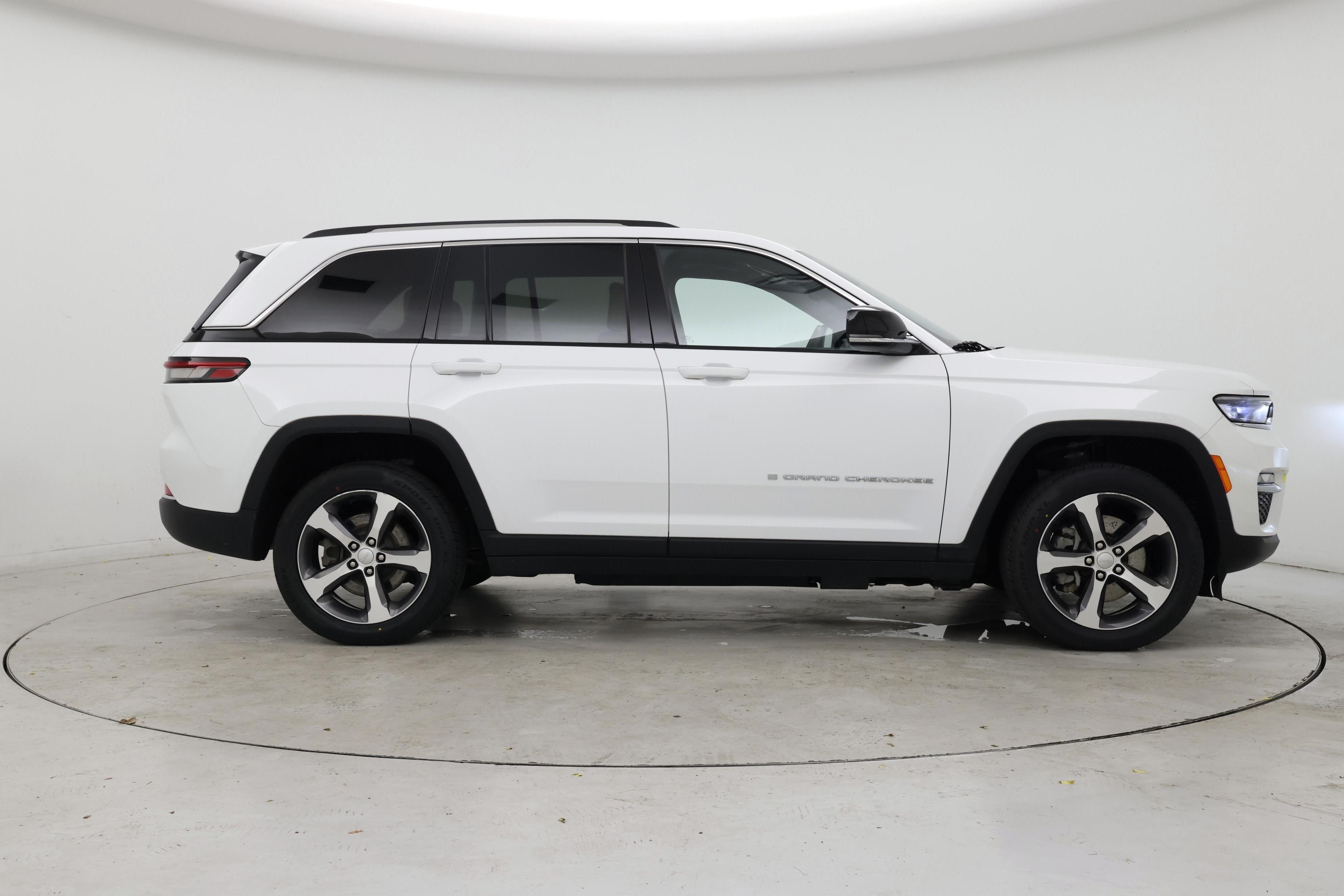 Thumbnail: 2023 Jeep Grand Cherokee - 7