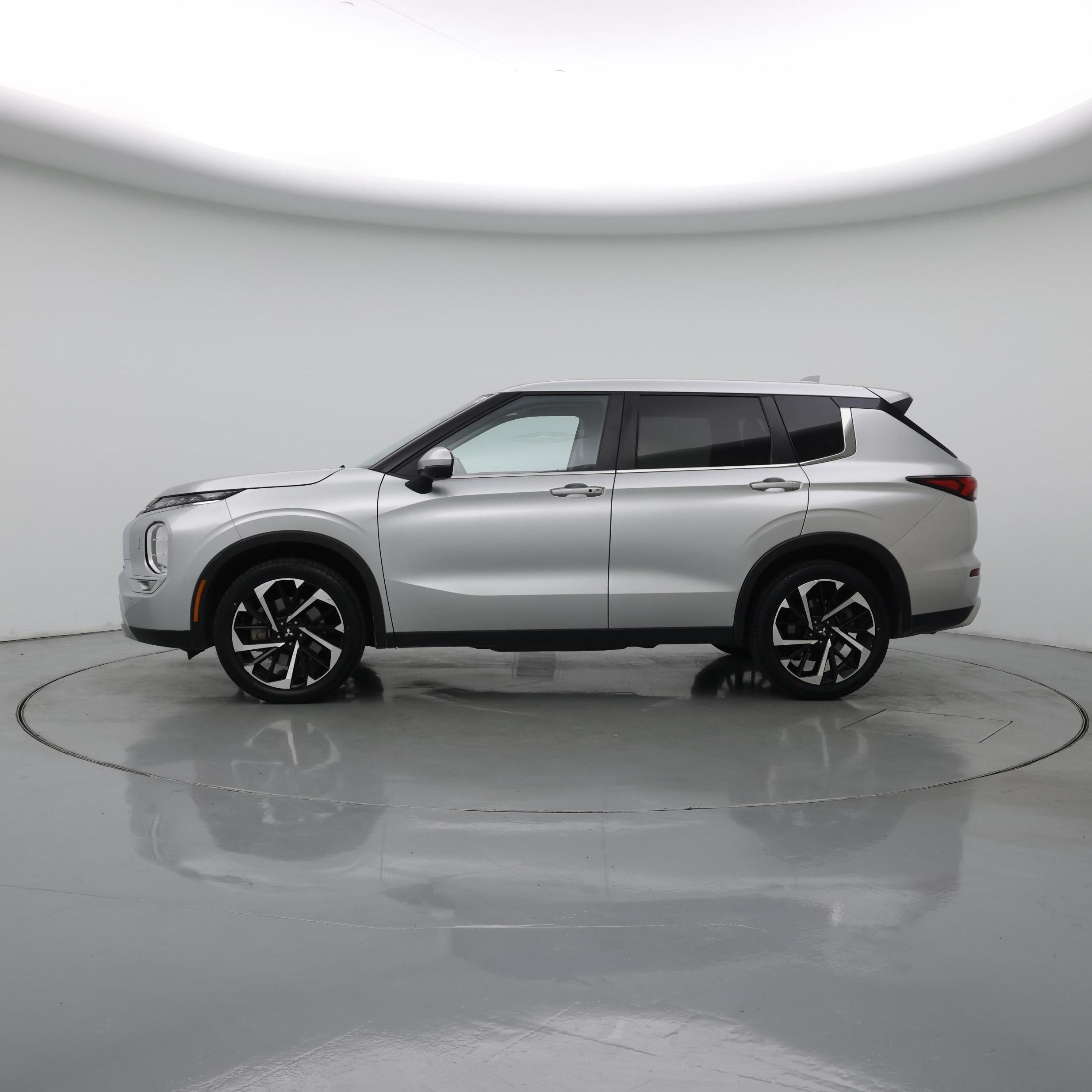 Thumbnail: 2024 Mitsubishi Outlander - 3
