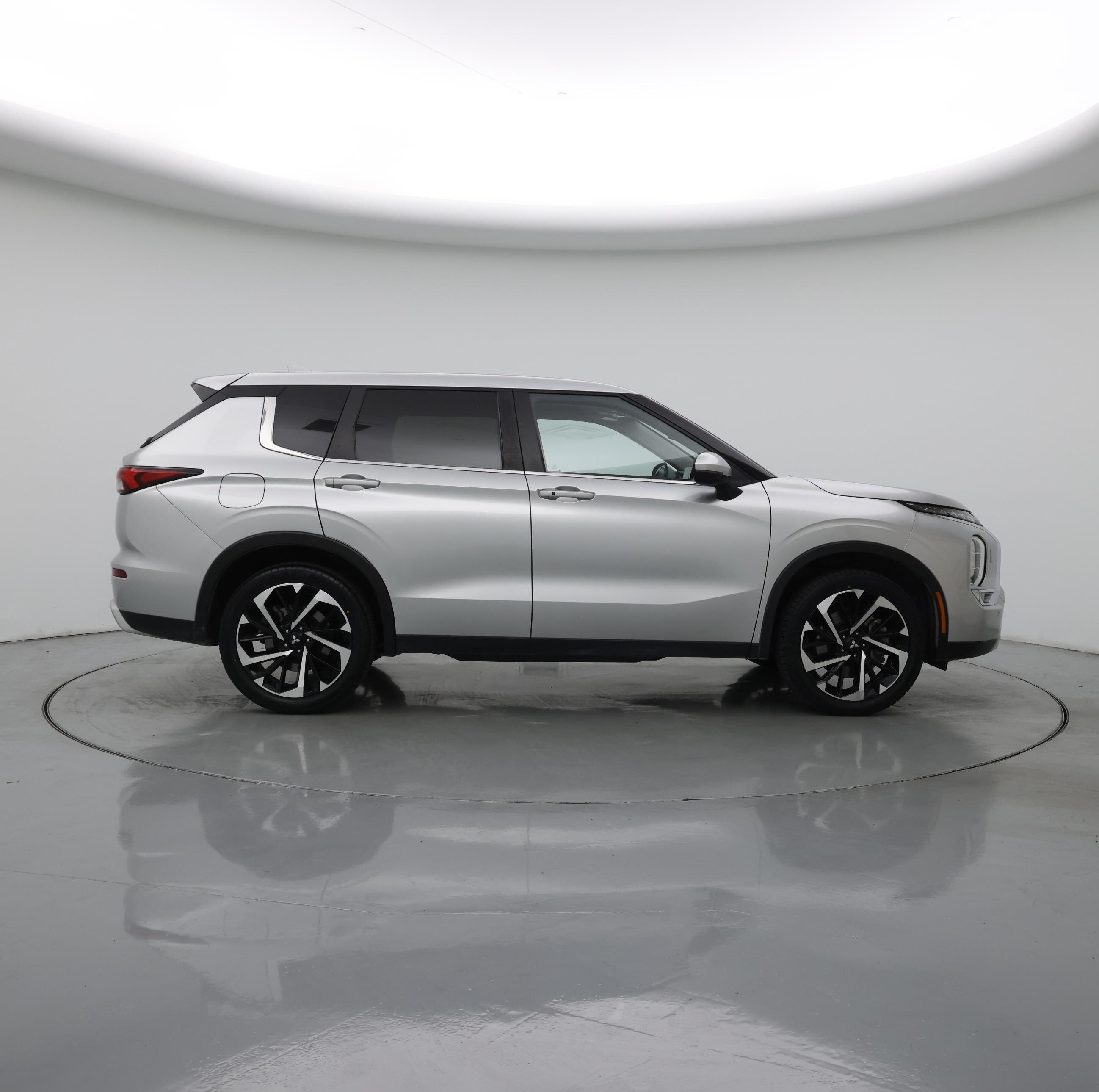 Thumbnail: 2024 Mitsubishi Outlander - 7