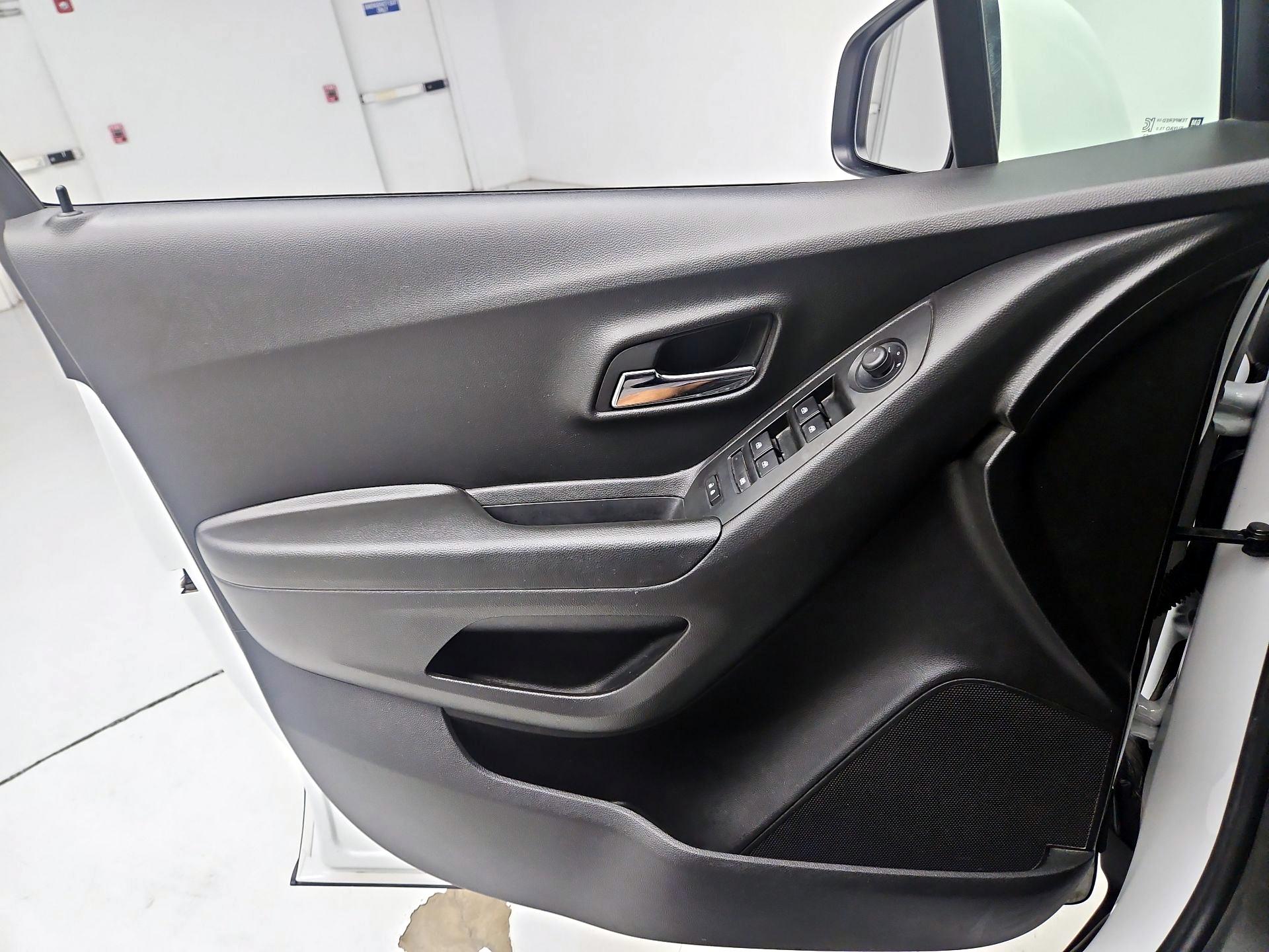 Thumbnail: 2022 Chevrolet Trax - 12