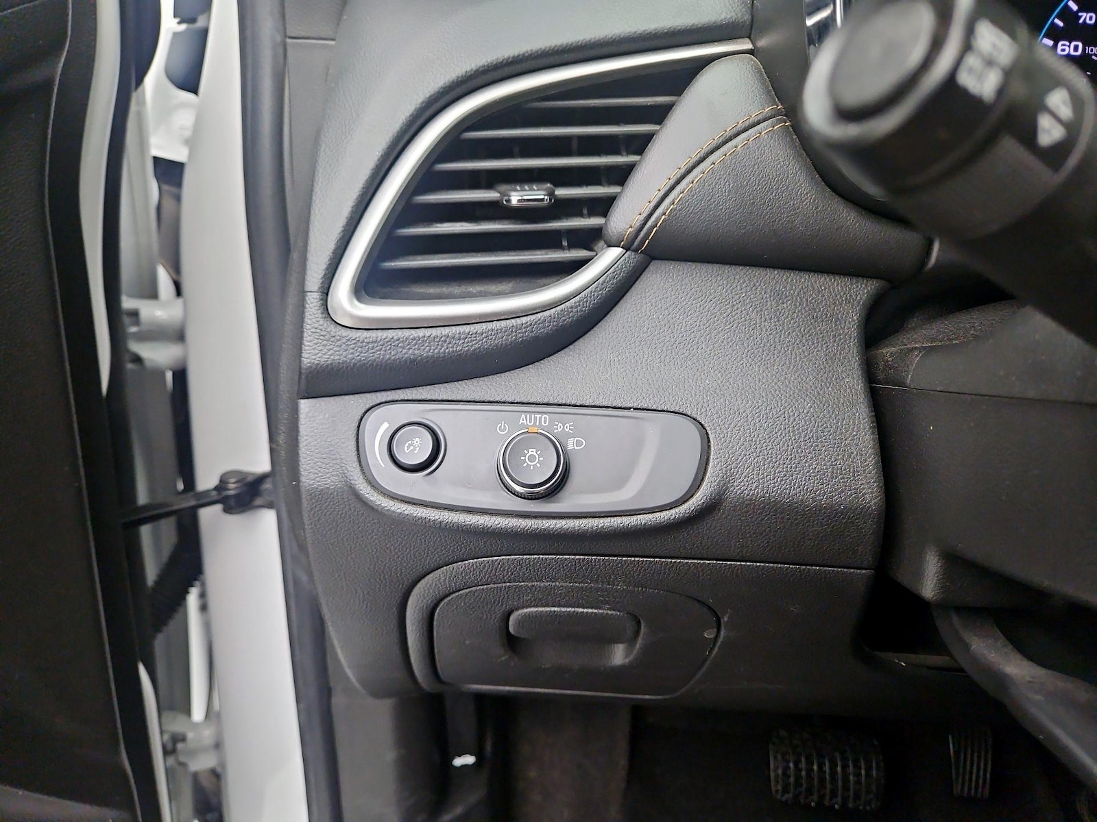 2022 Chevrolet Trax LT - Photo 14