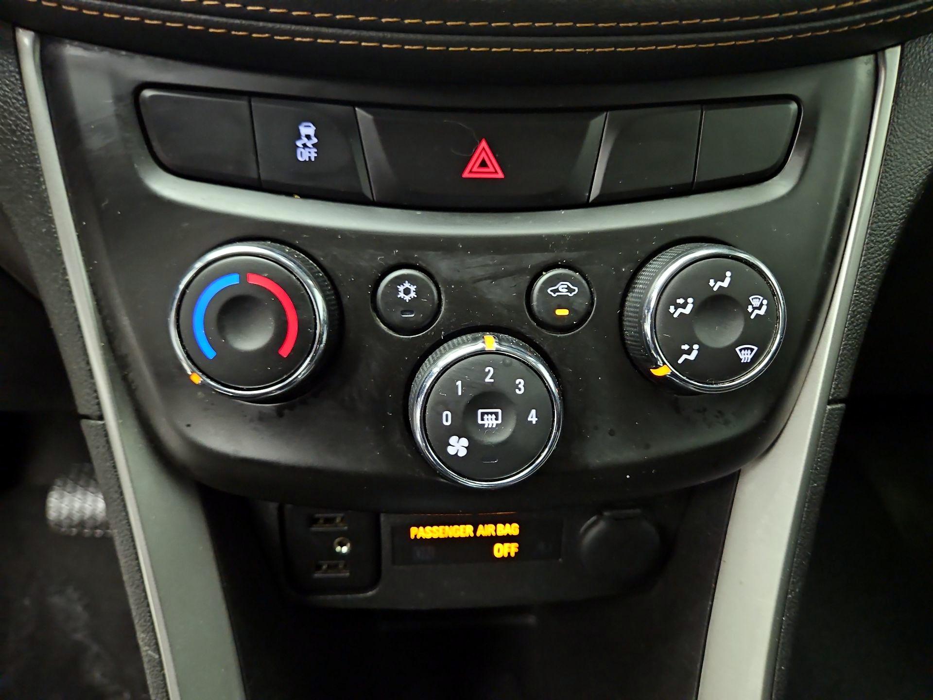 Thumbnail: 2022 Chevrolet Trax - 16