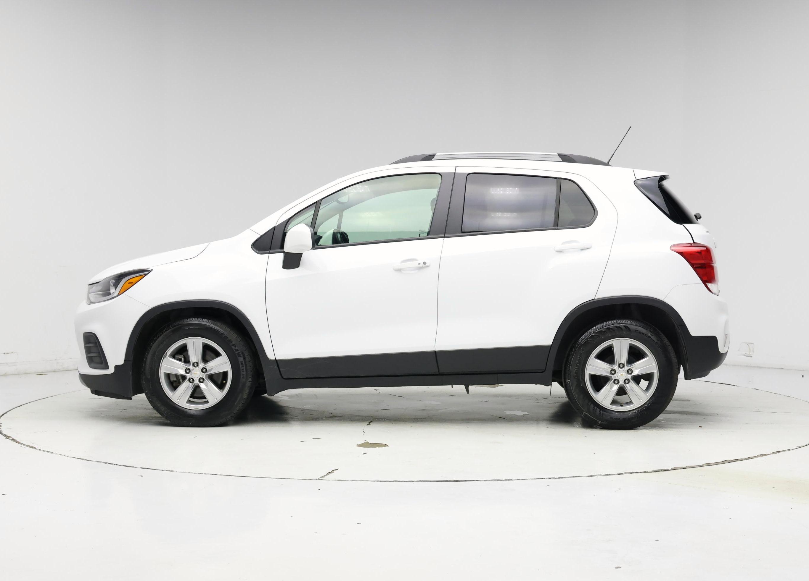 Thumbnail: 2022 Chevrolet Trax - 3