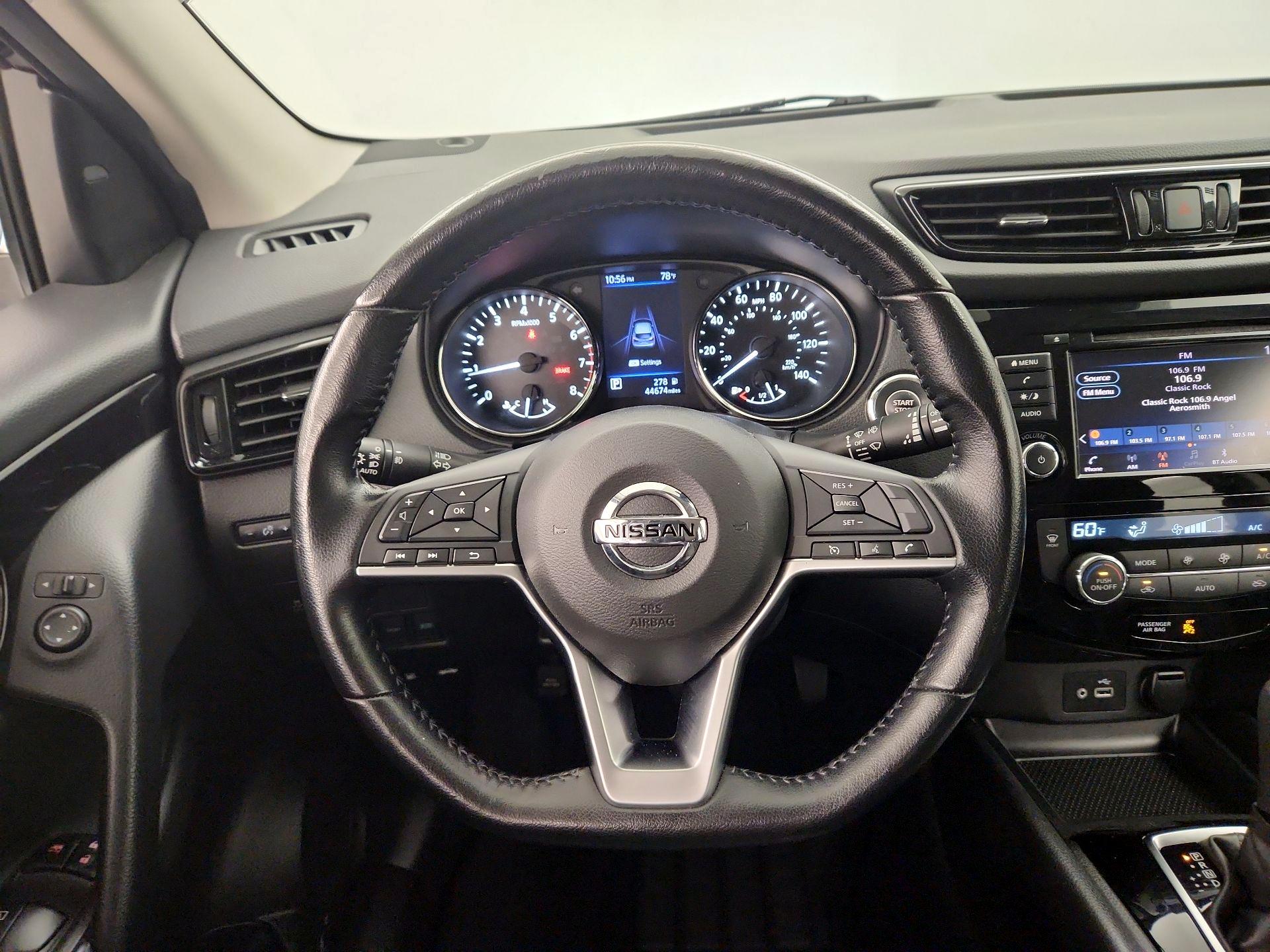 Thumbnail: 2021 Nissan Rogue Sport - 10