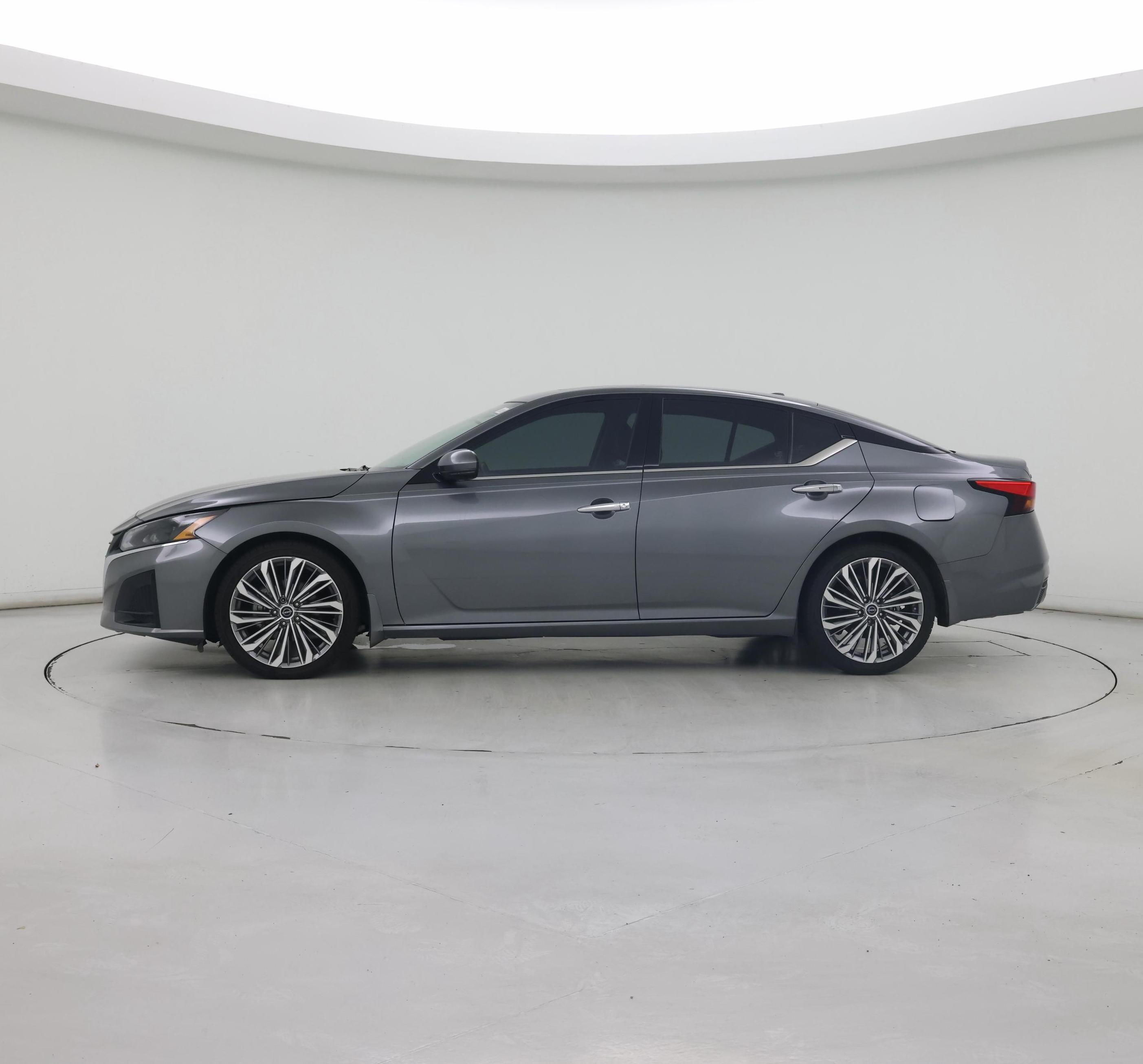 Thumbnail: 2023 Nissan Altima - 3
