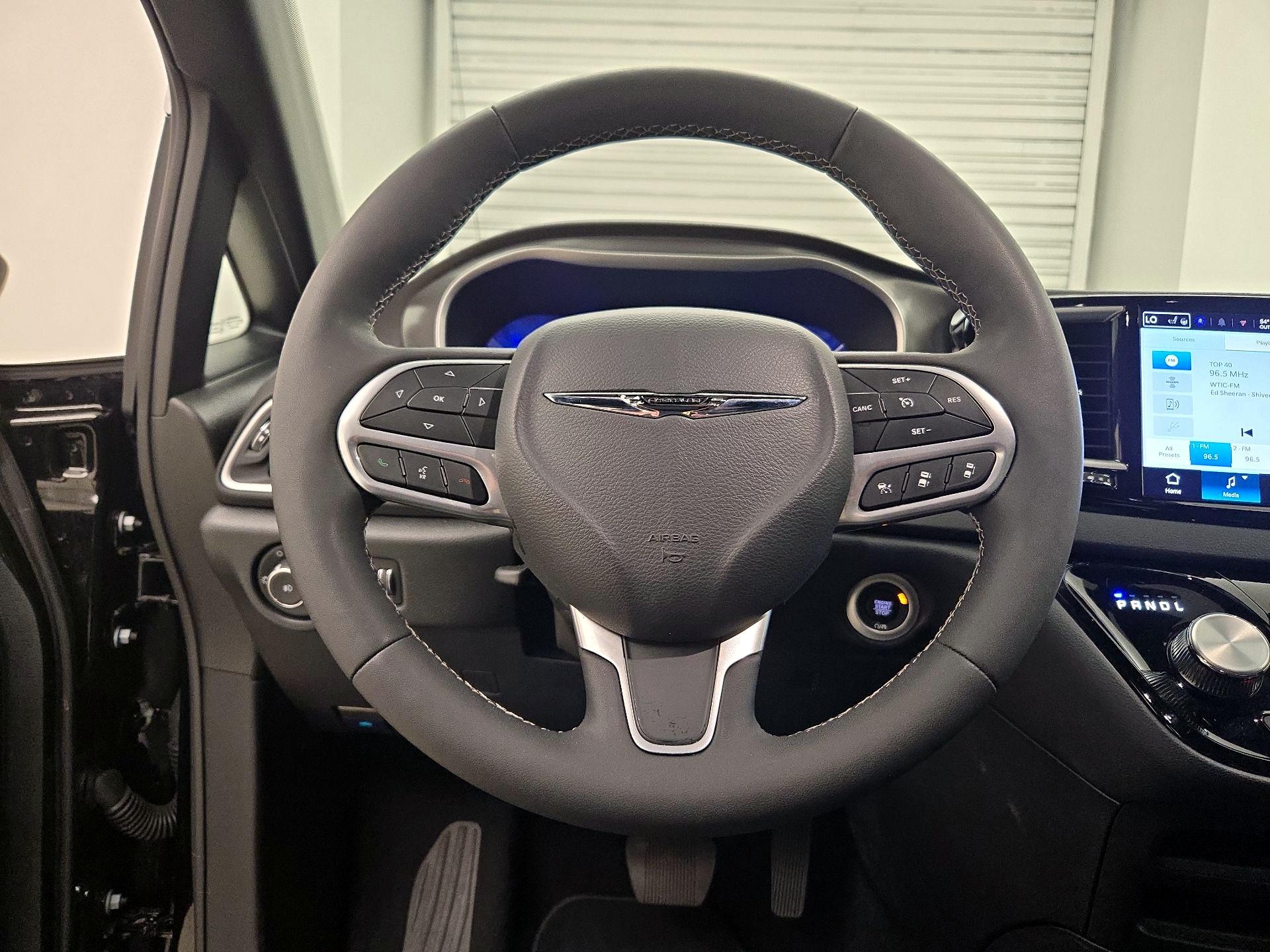 Thumbnail: 2025 Chrysler Pacifica - 10