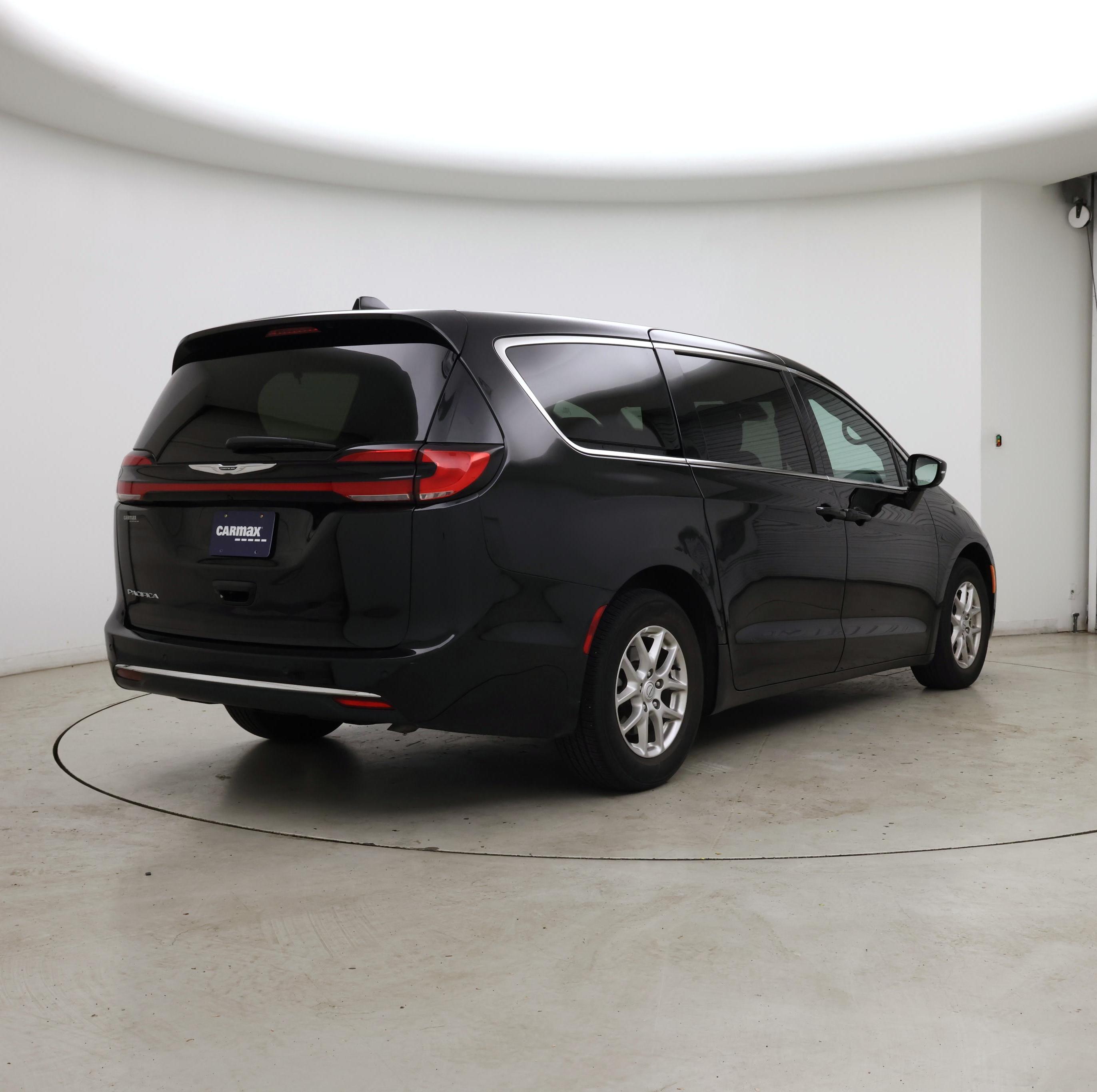 Thumbnail: 2025 Chrysler Pacifica - 8