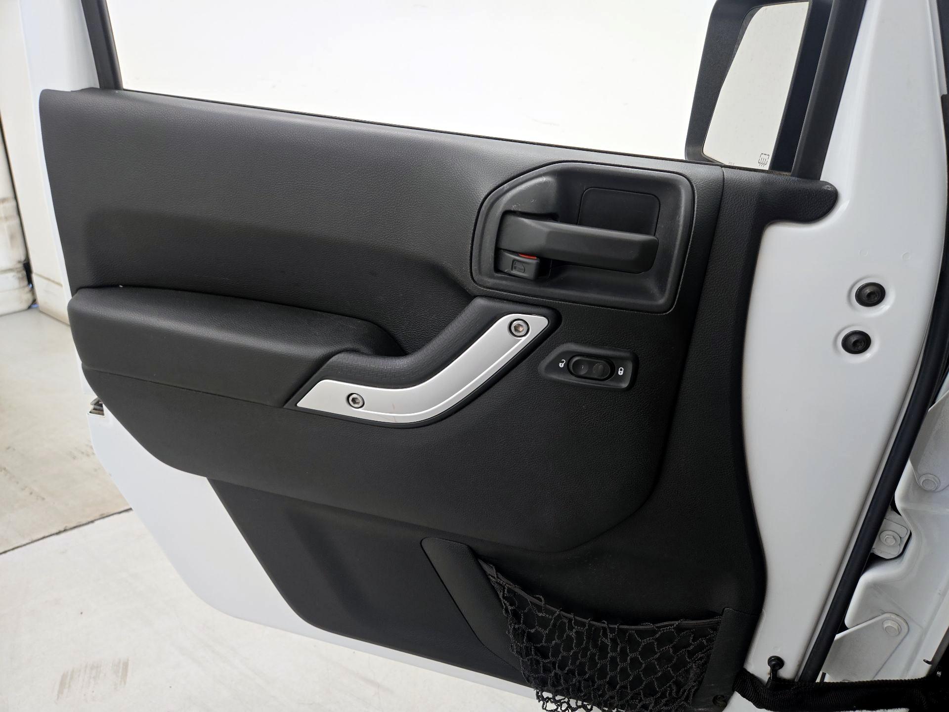 Thumbnail: 2015 Jeep Wrangler - 12