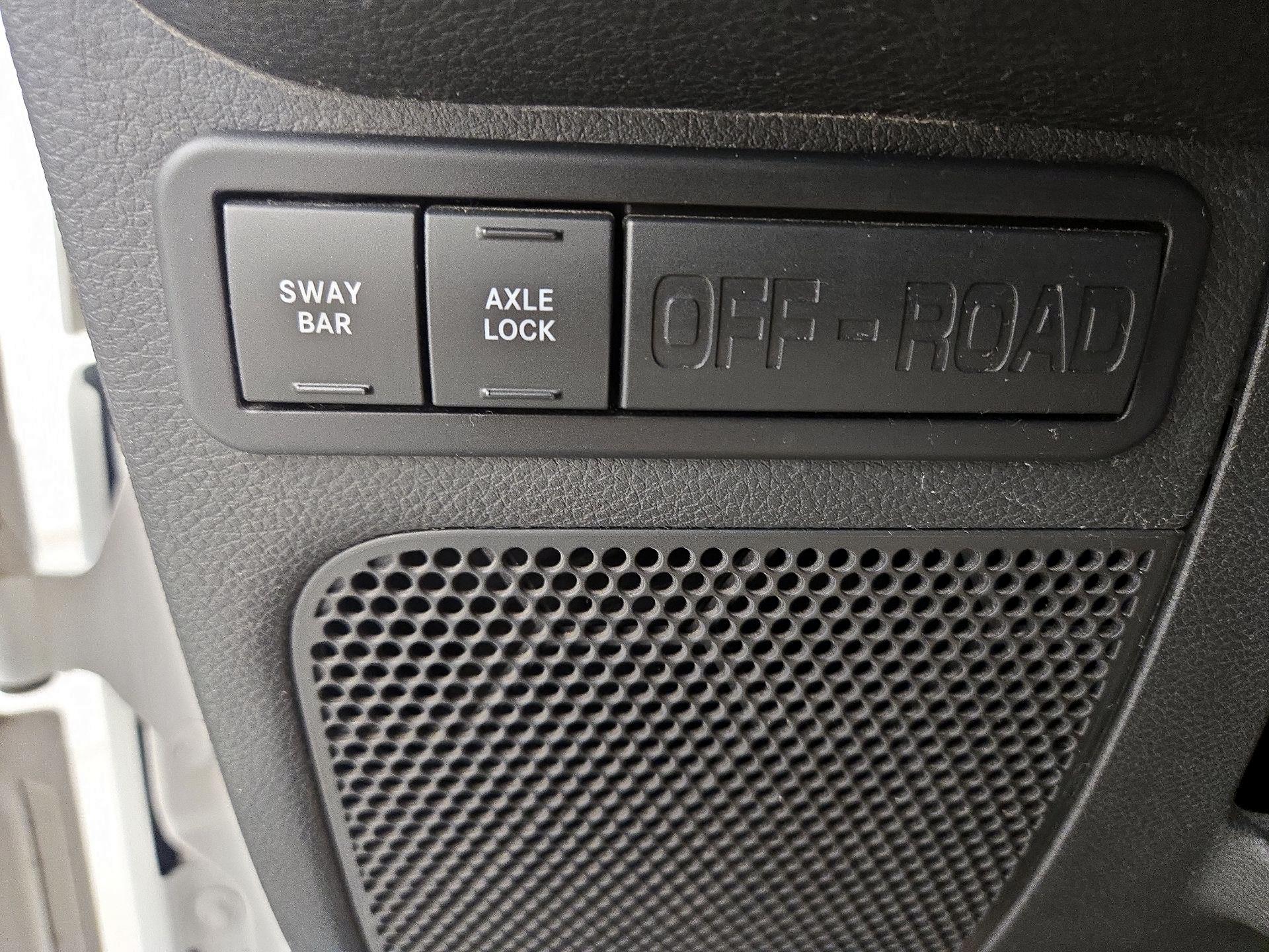 Thumbnail: 2015 Jeep Wrangler - 13