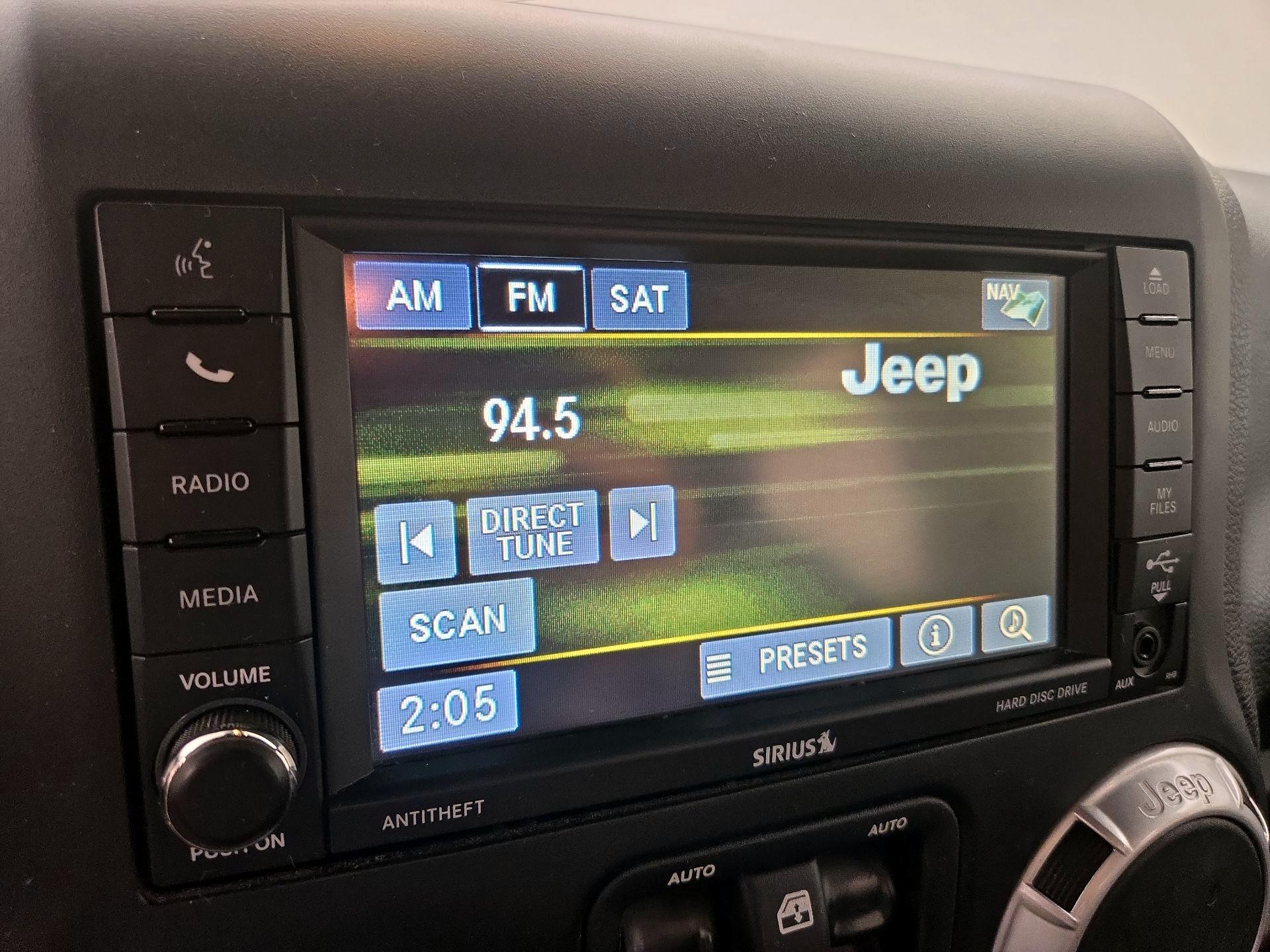 Thumbnail: 2015 Jeep Wrangler - 14