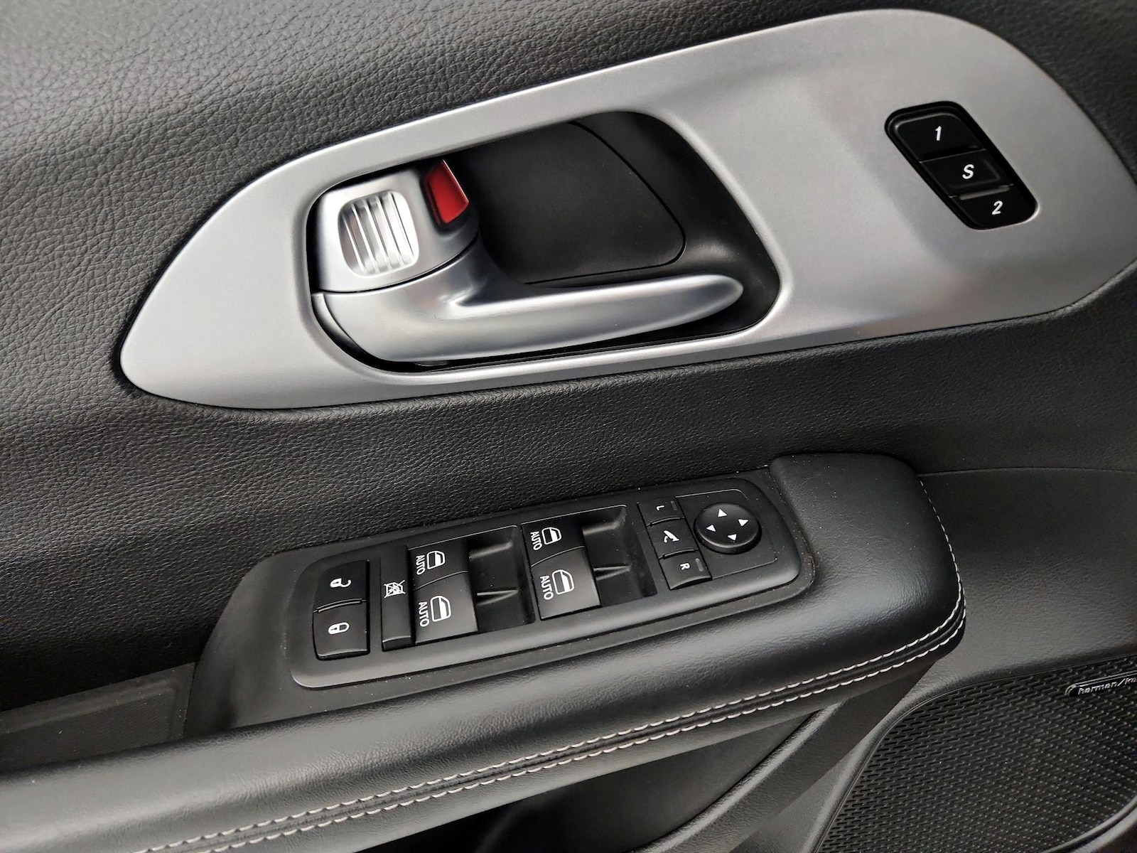 2018 Chrysler Pacifica Limited - Photo 13