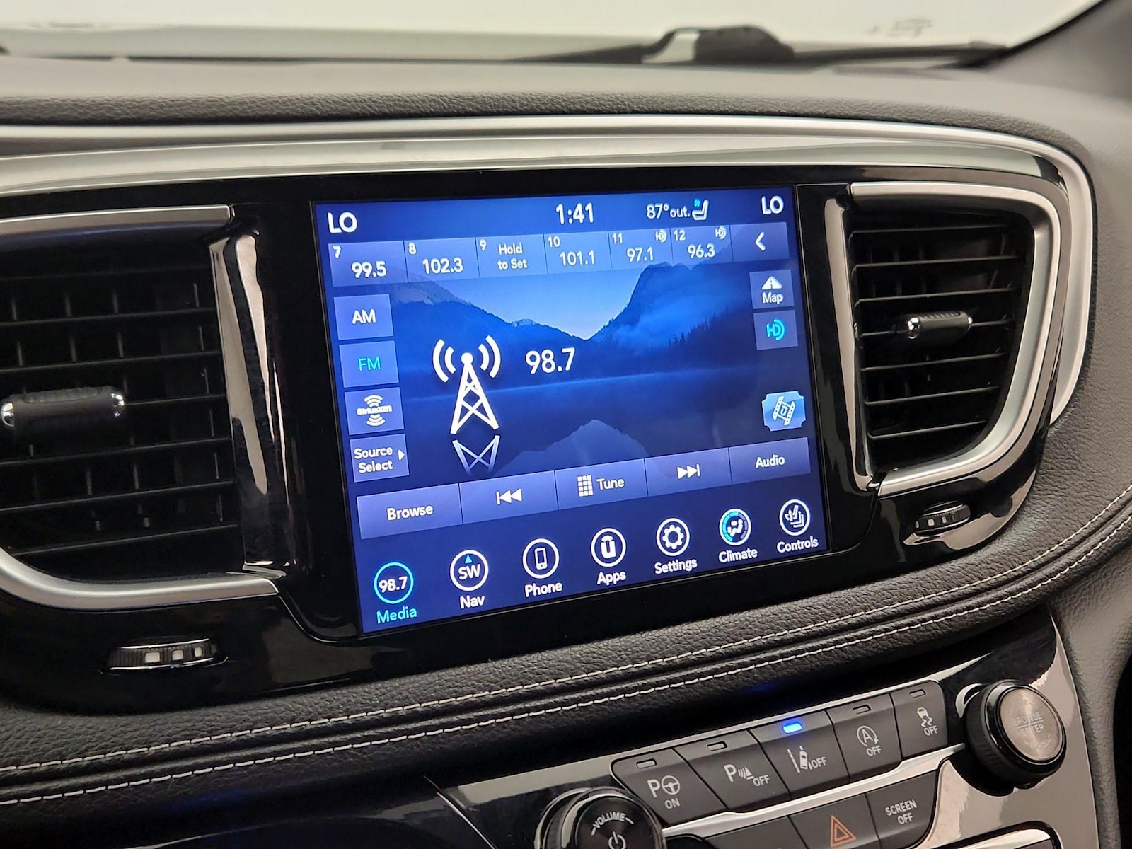 2018 Chrysler Pacifica Limited - Photo 17