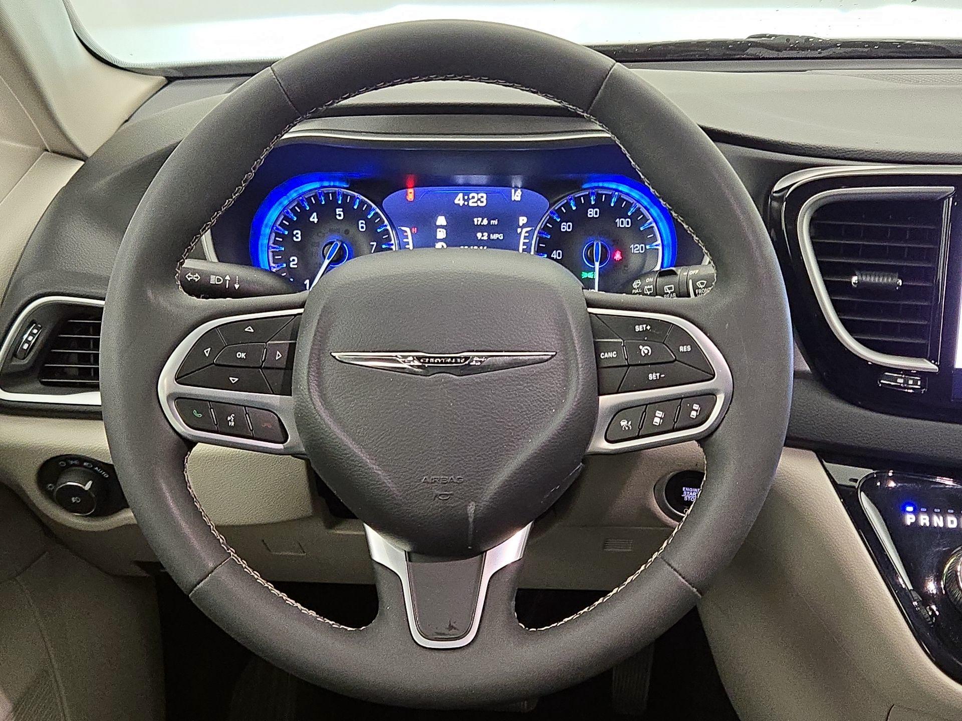 Thumbnail: 2024 Chrysler Pacifica - 10