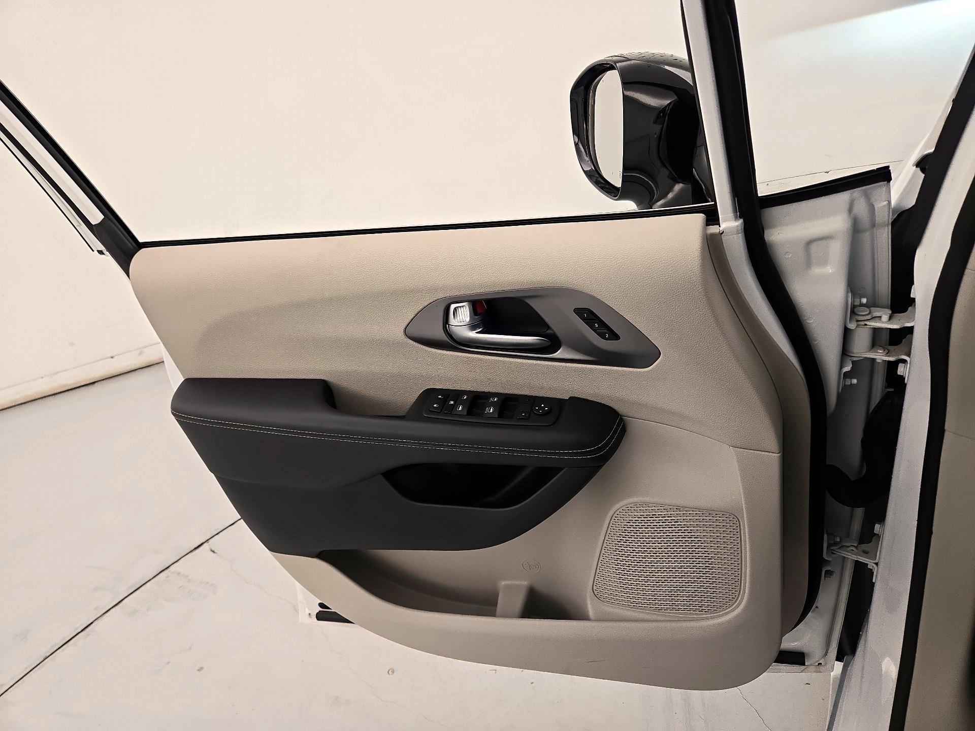 Thumbnail: 2024 Chrysler Pacifica - 12