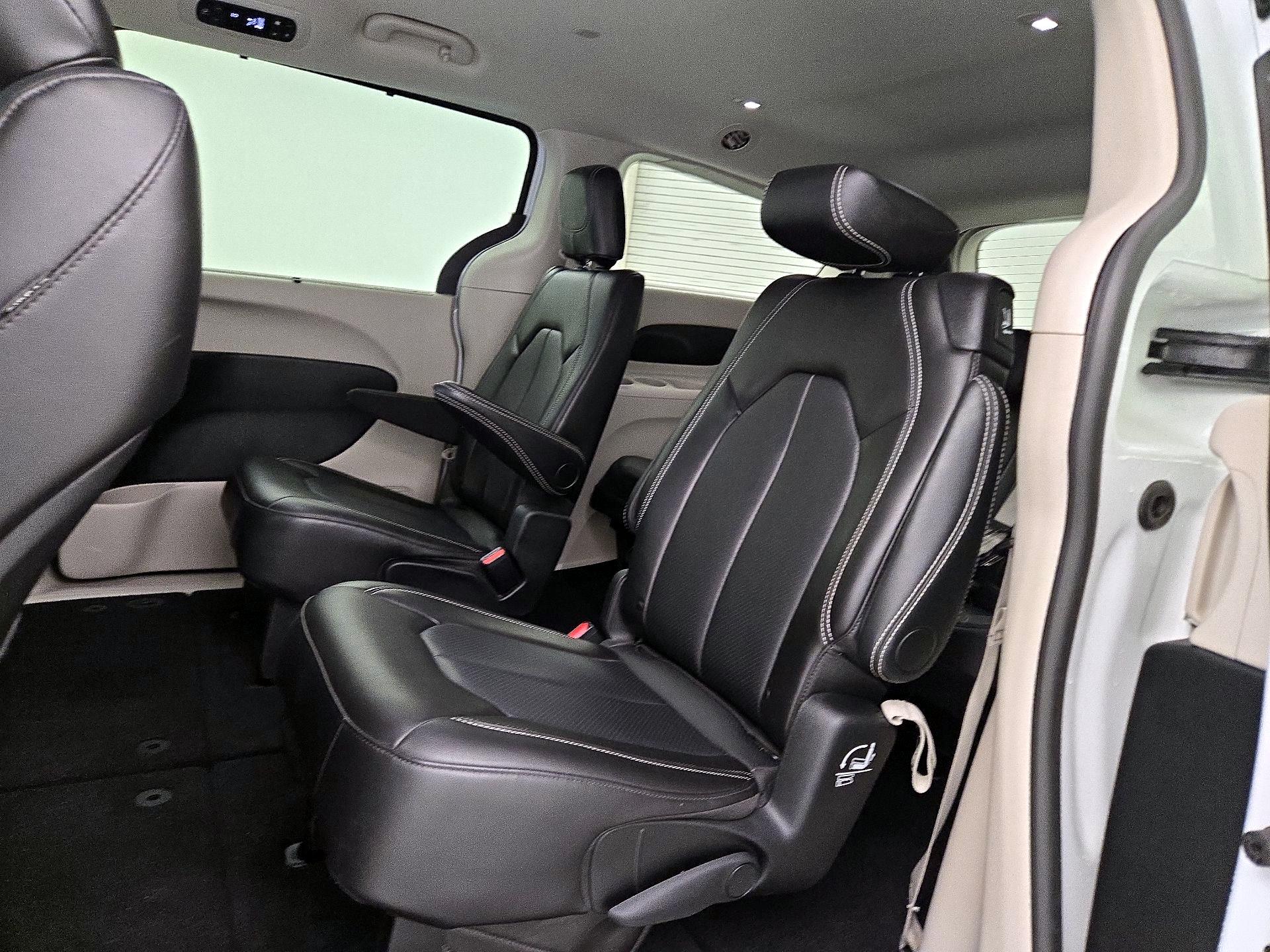 Thumbnail: 2024 Chrysler Pacifica - 19