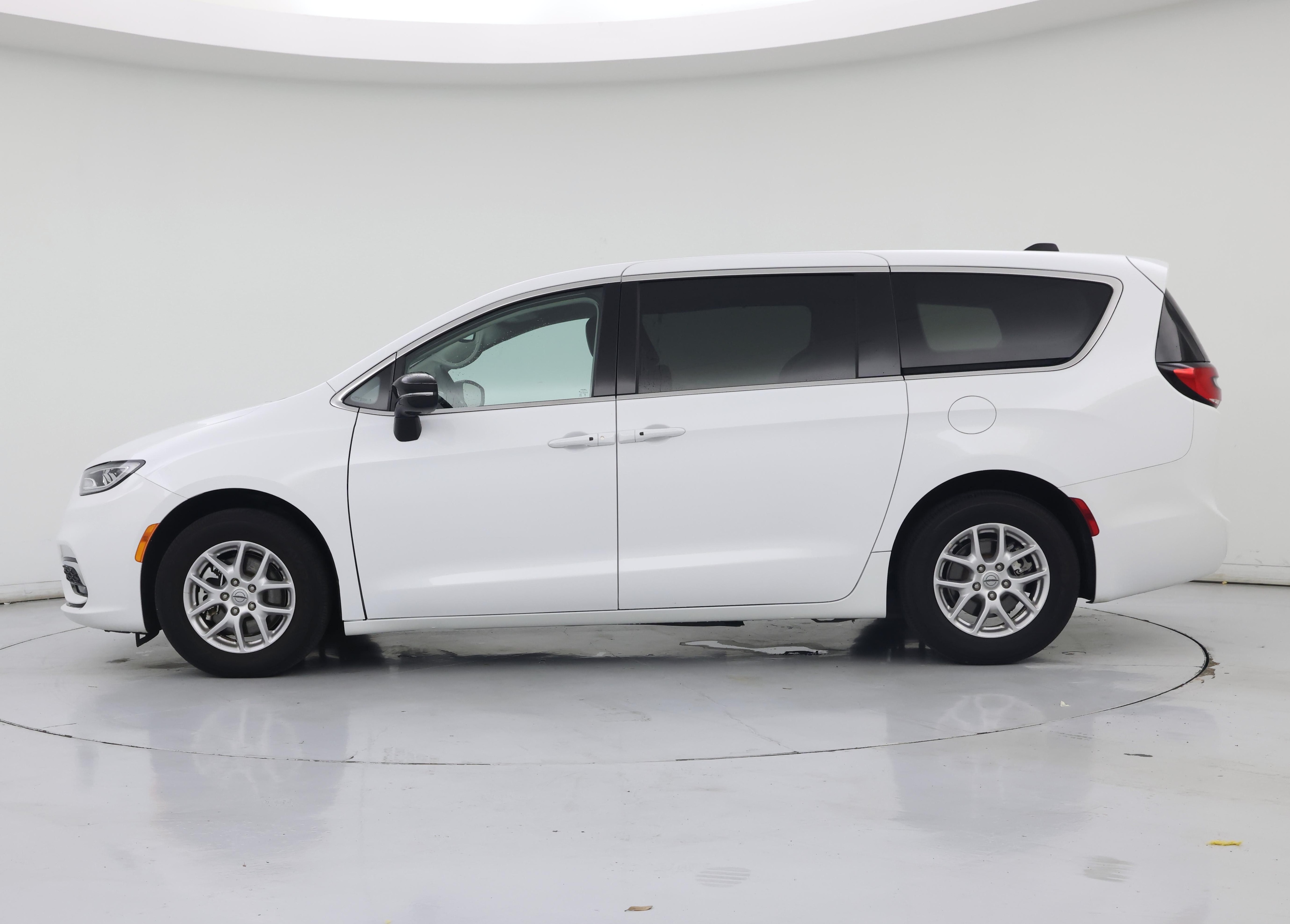Thumbnail: 2024 Chrysler Pacifica - 3