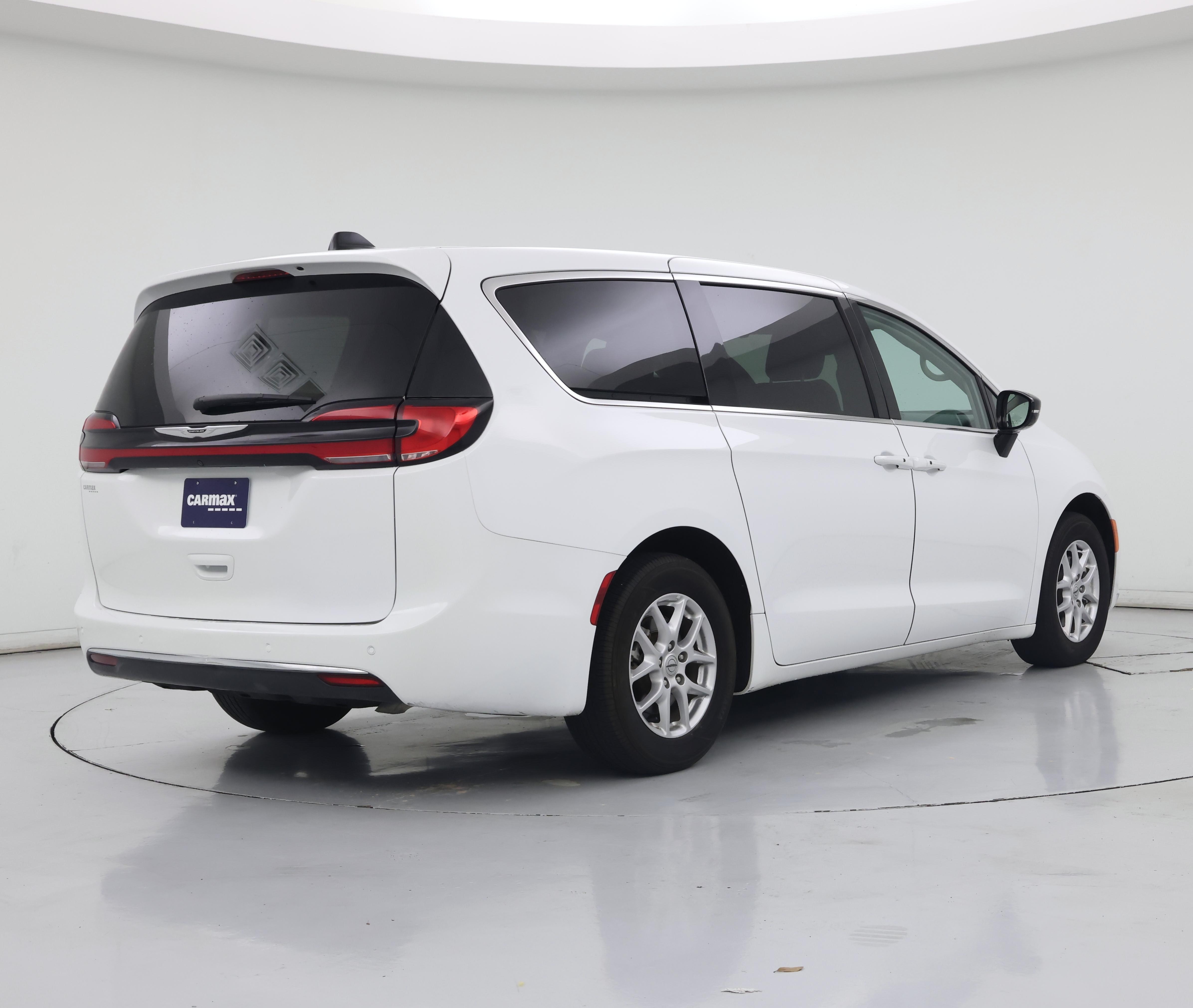 Thumbnail: 2024 Chrysler Pacifica - 8