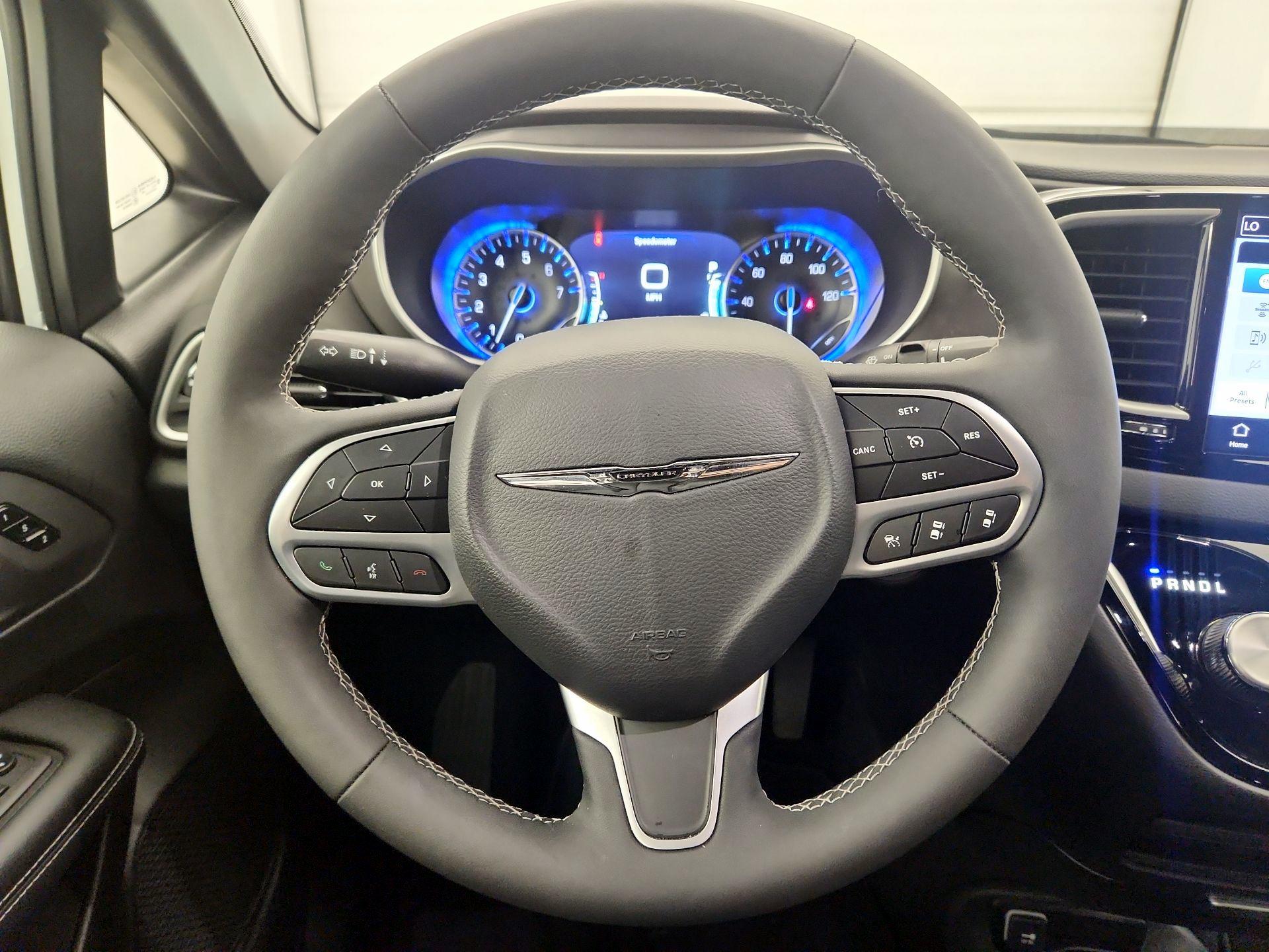 Thumbnail: 2025 Chrysler Pacifica - 10