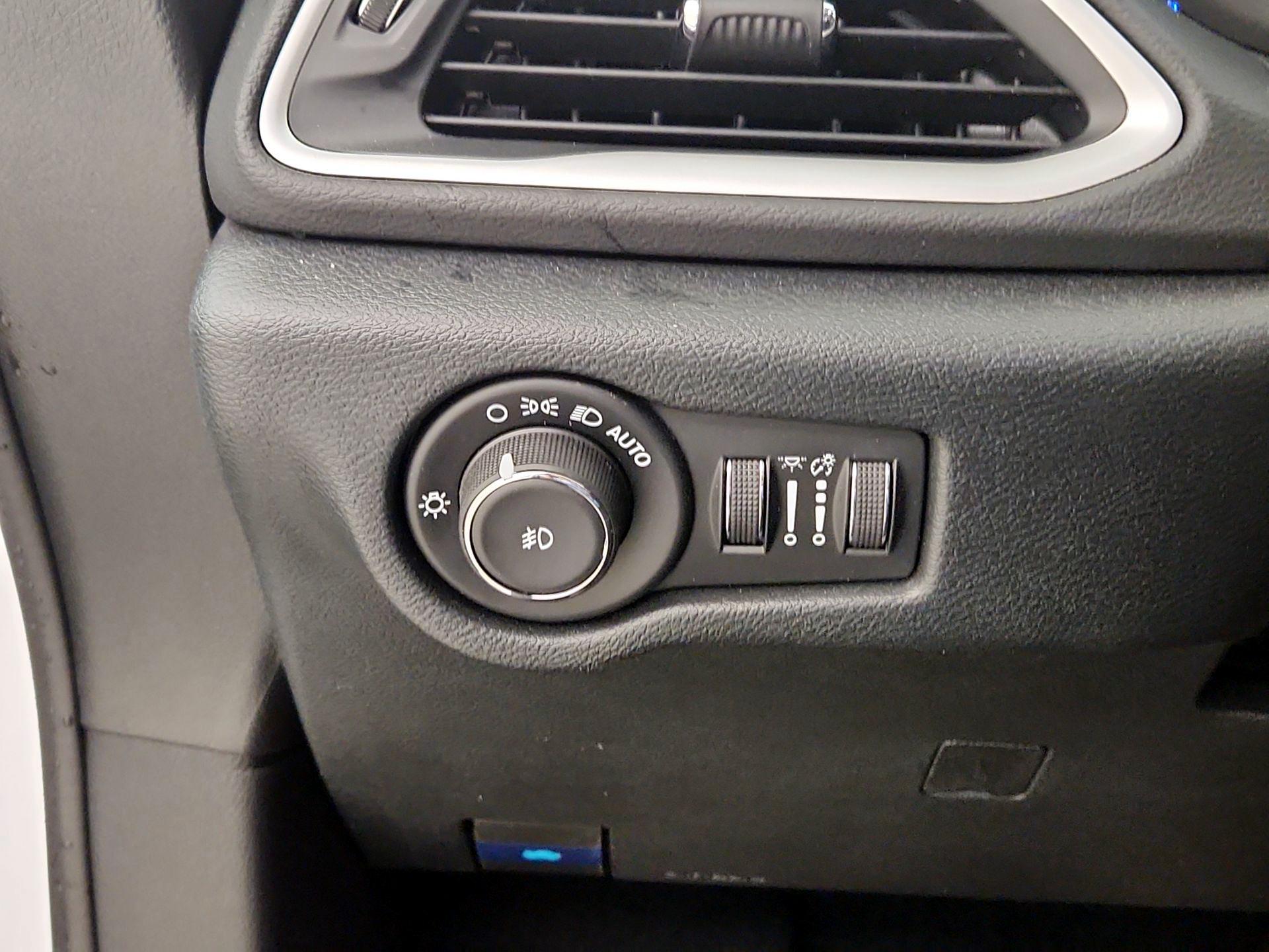 Thumbnail: 2025 Chrysler Pacifica - 13