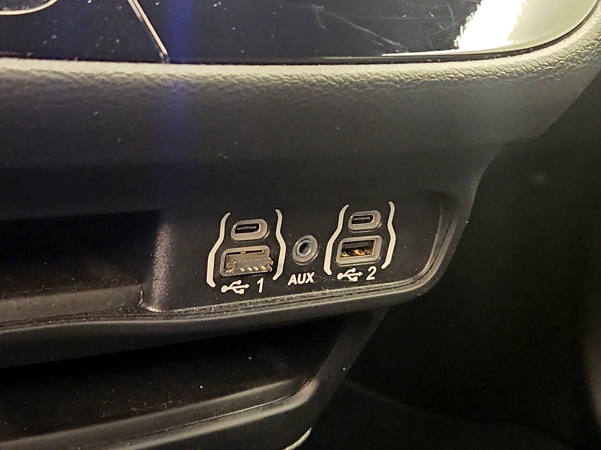 Thumbnail: 2025 Chrysler Pacifica - 18