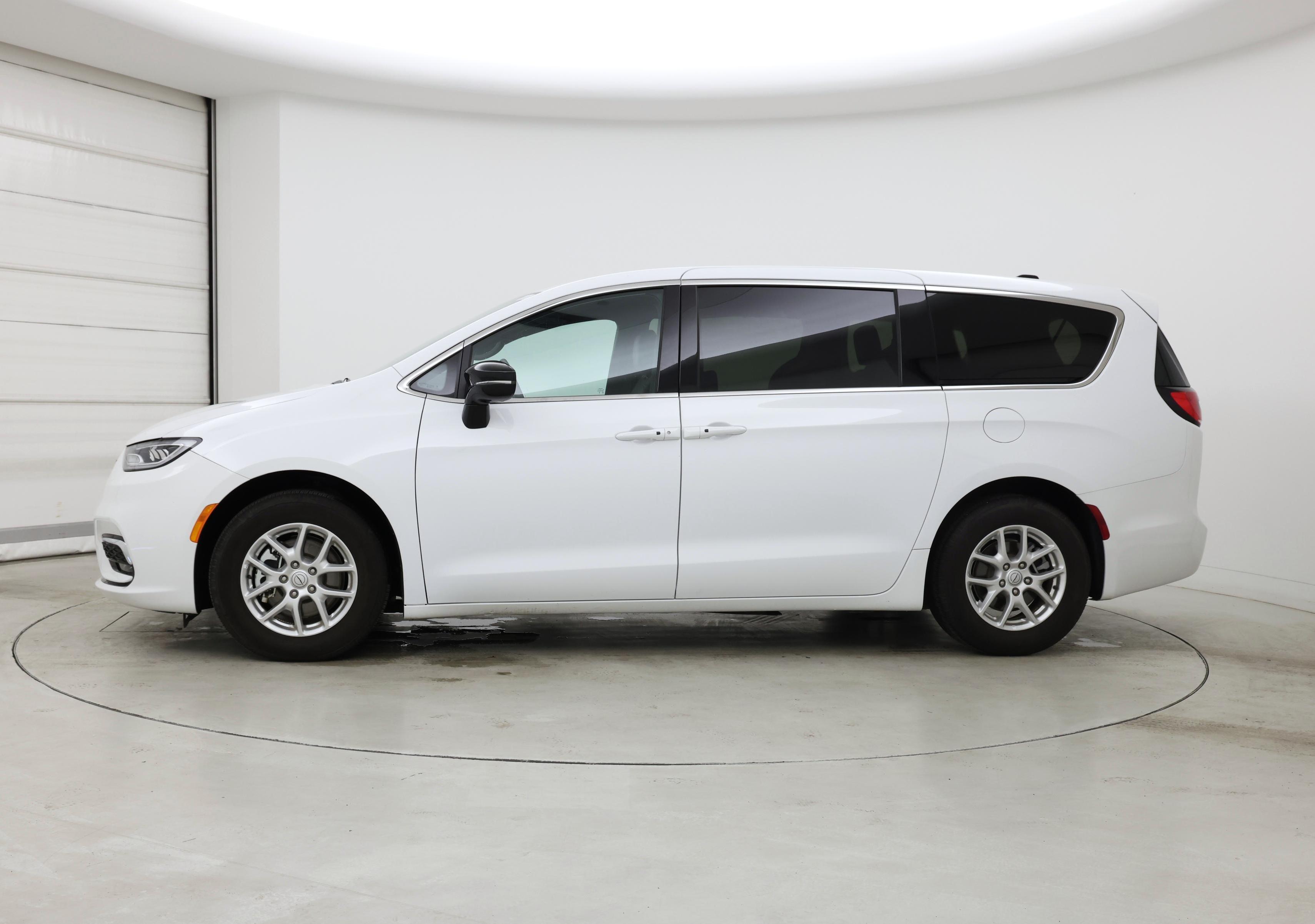Thumbnail: 2025 Chrysler Pacifica - 3