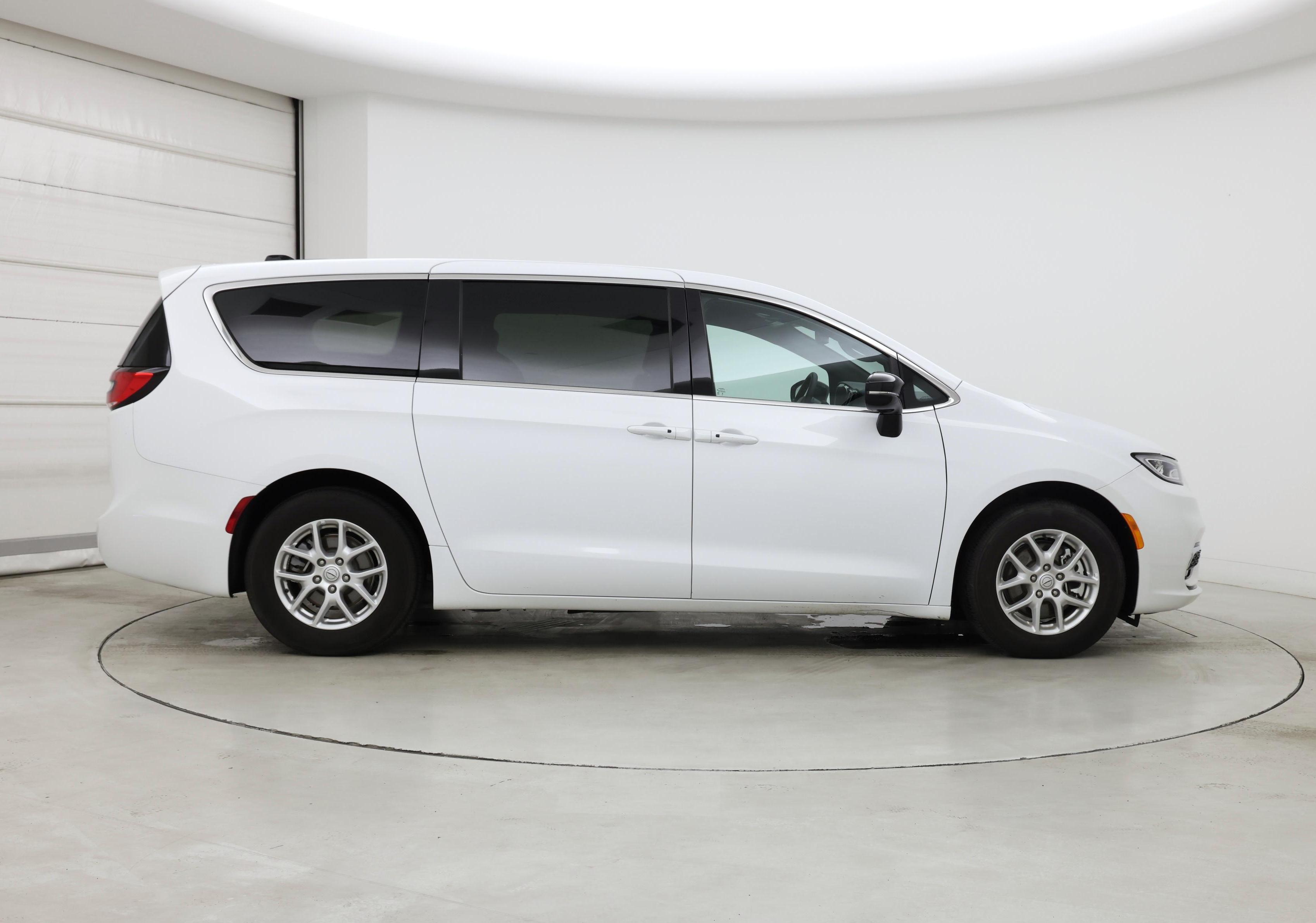 Thumbnail: 2025 Chrysler Pacifica - 7
