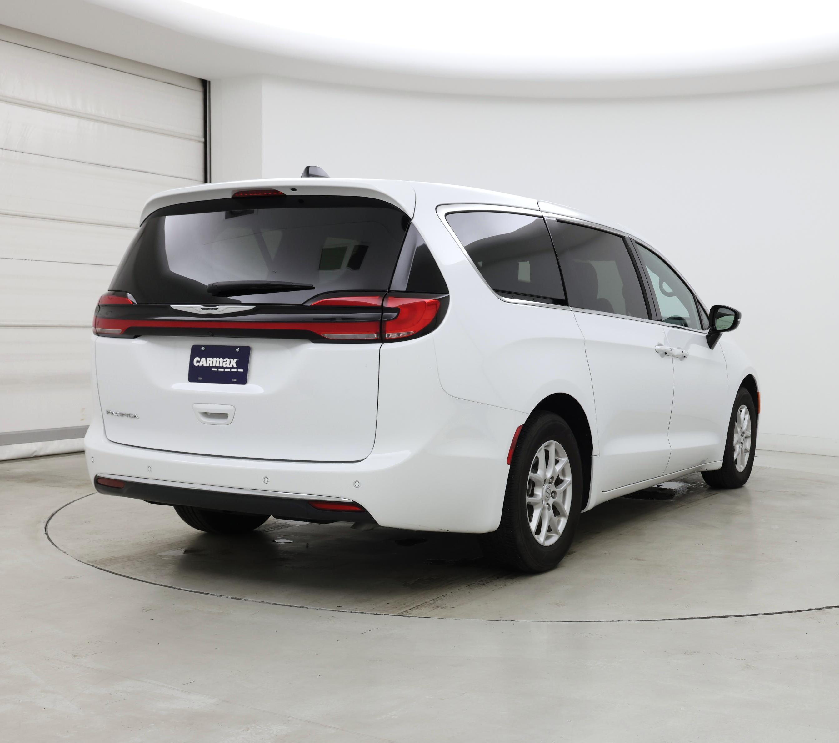 Thumbnail: 2025 Chrysler Pacifica - 8