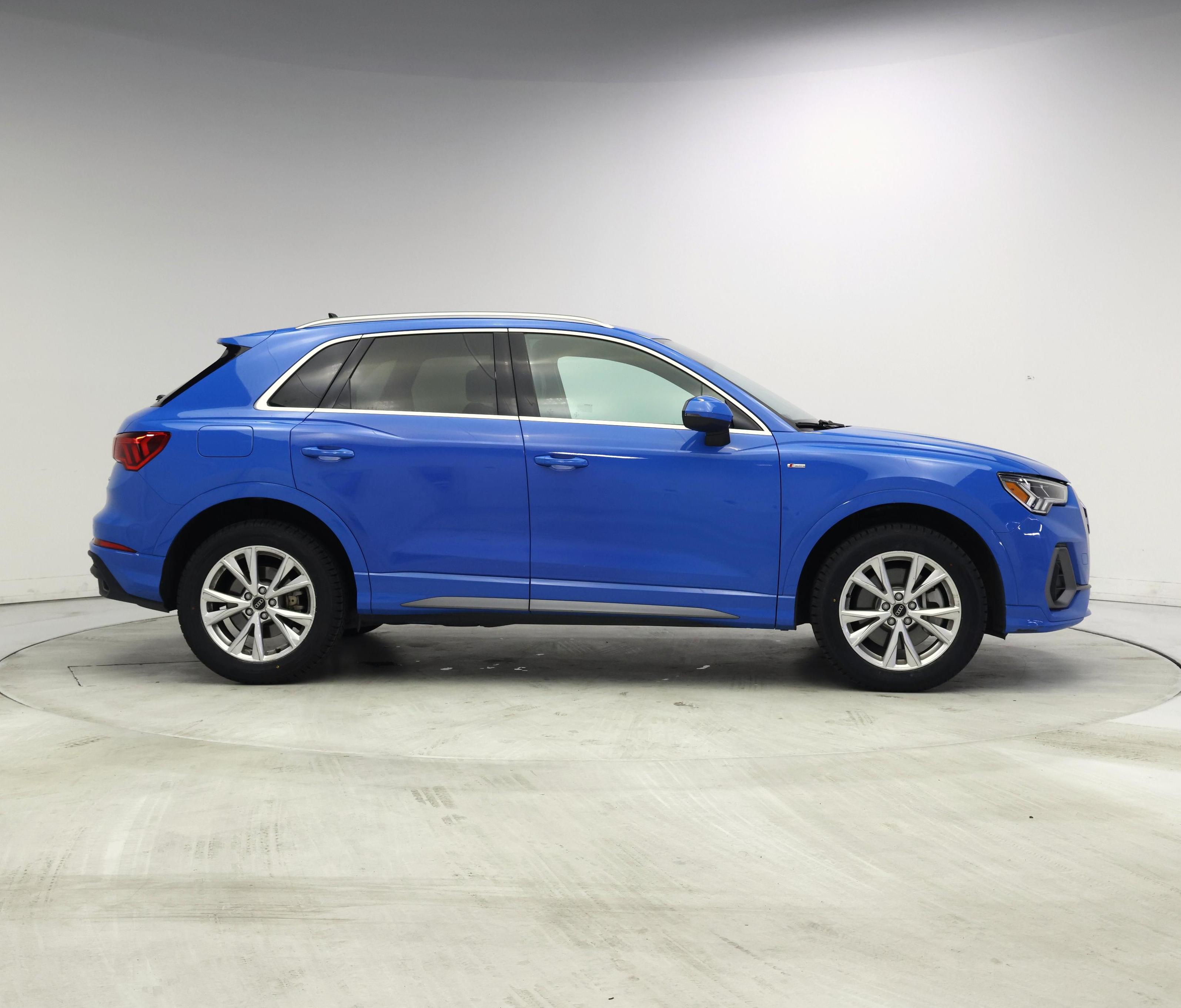 Thumbnail: 2023 Audi Q3 - 7