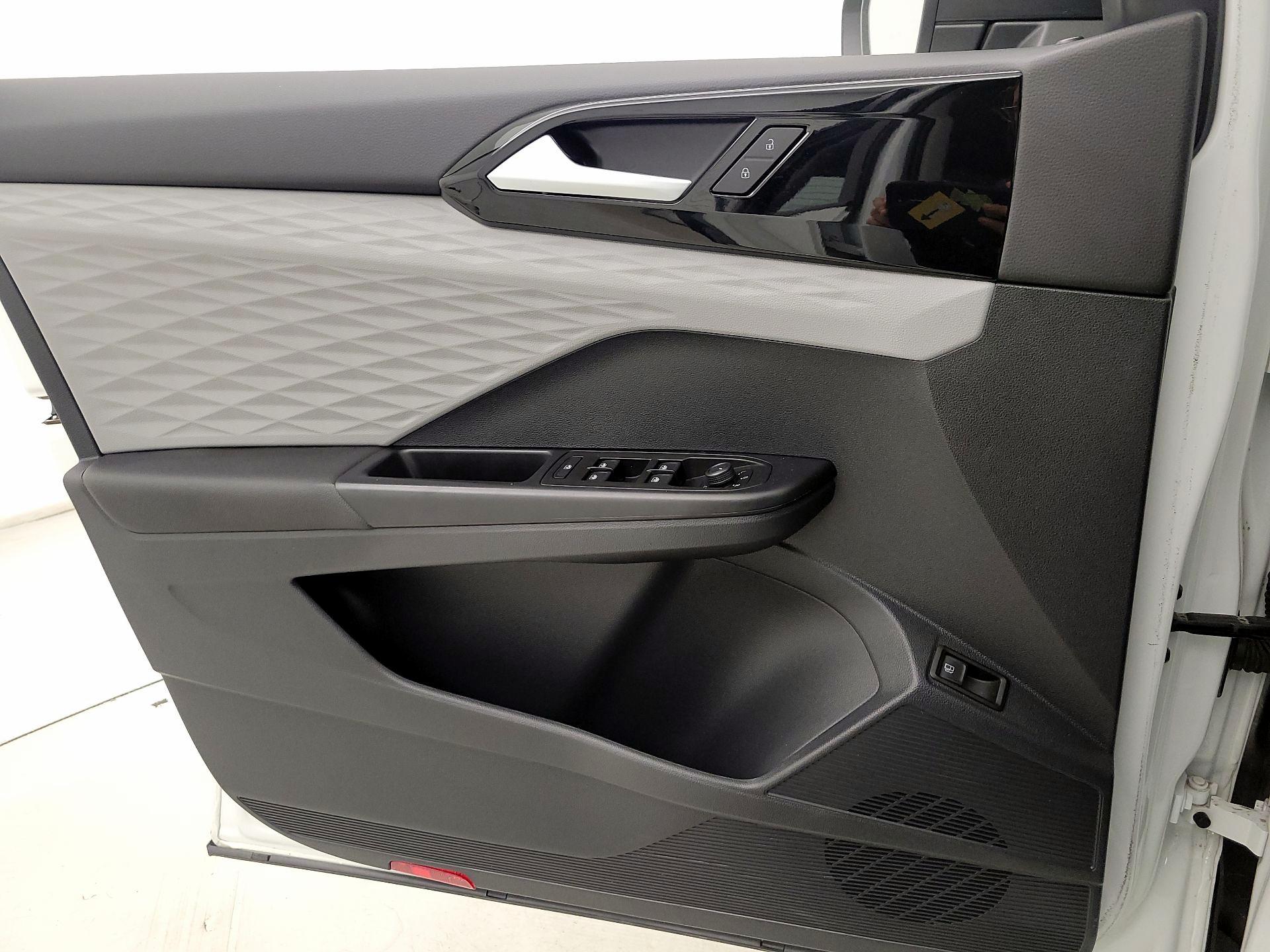 Thumbnail: 2023 Volkswagen Taos - 12