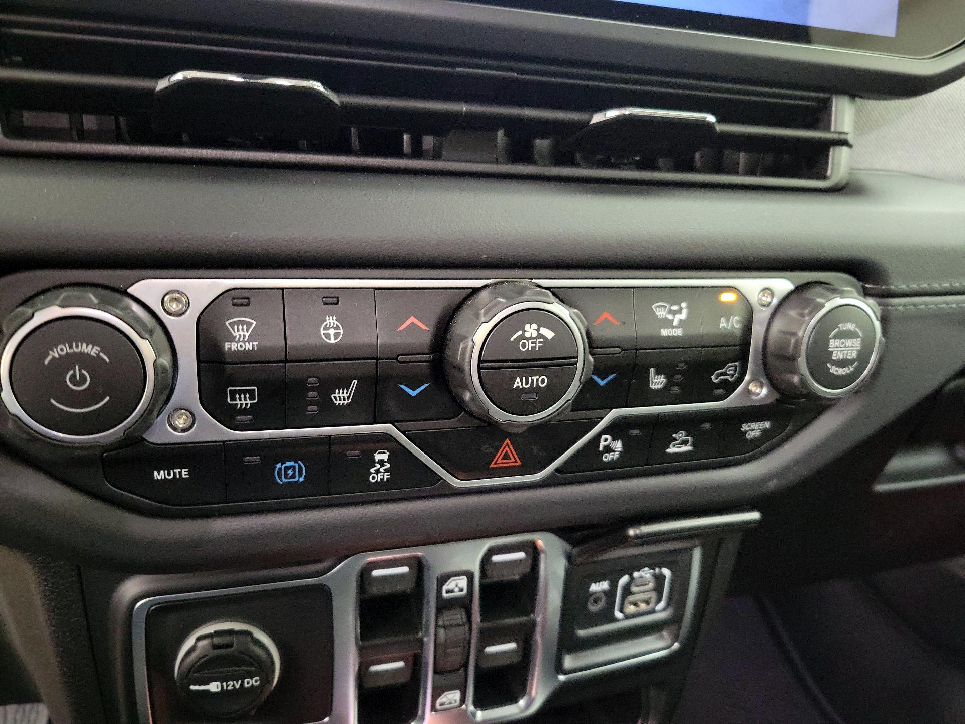 Thumbnail: 2025 Jeep Wrangler - 16