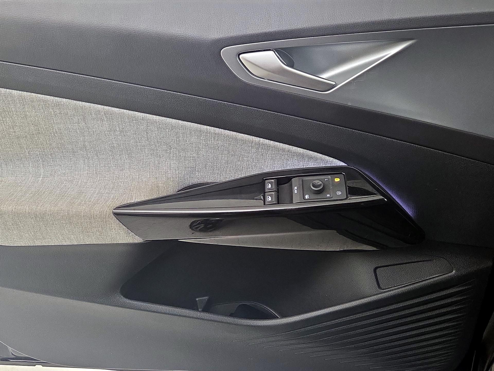 Thumbnail: 2023 Volkswagen ID.4 - 12