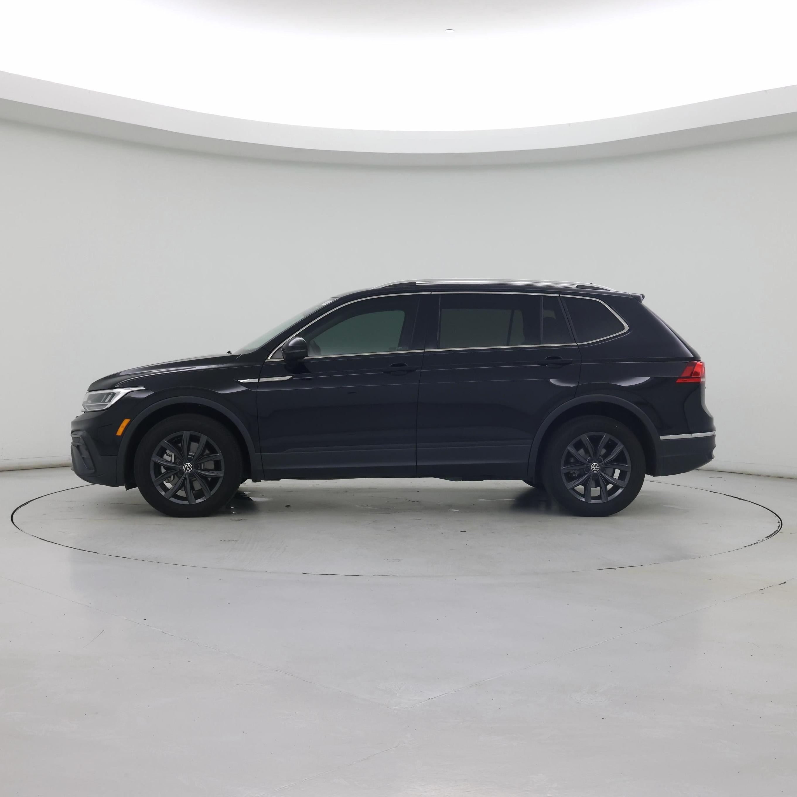 Thumbnail: 2024 Volkswagen Tiguan - 3