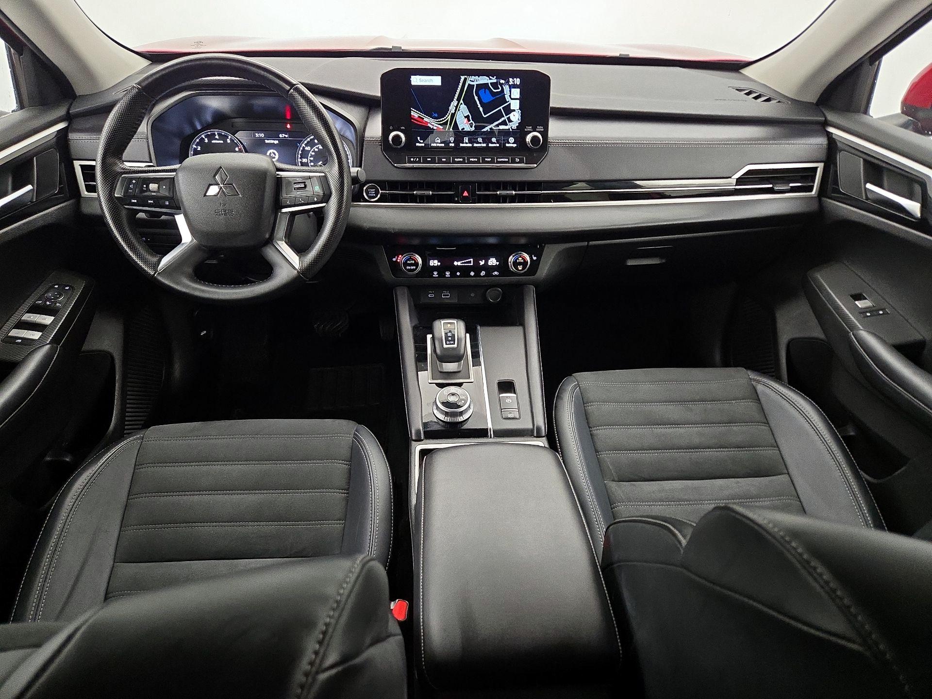 Thumbnail: 2024 Mitsubishi Outlander - 9