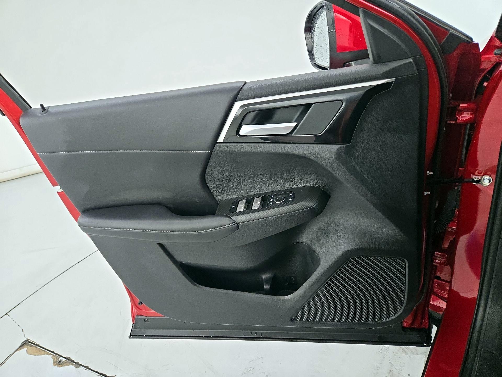 Thumbnail: 2024 Mitsubishi Outlander - 12