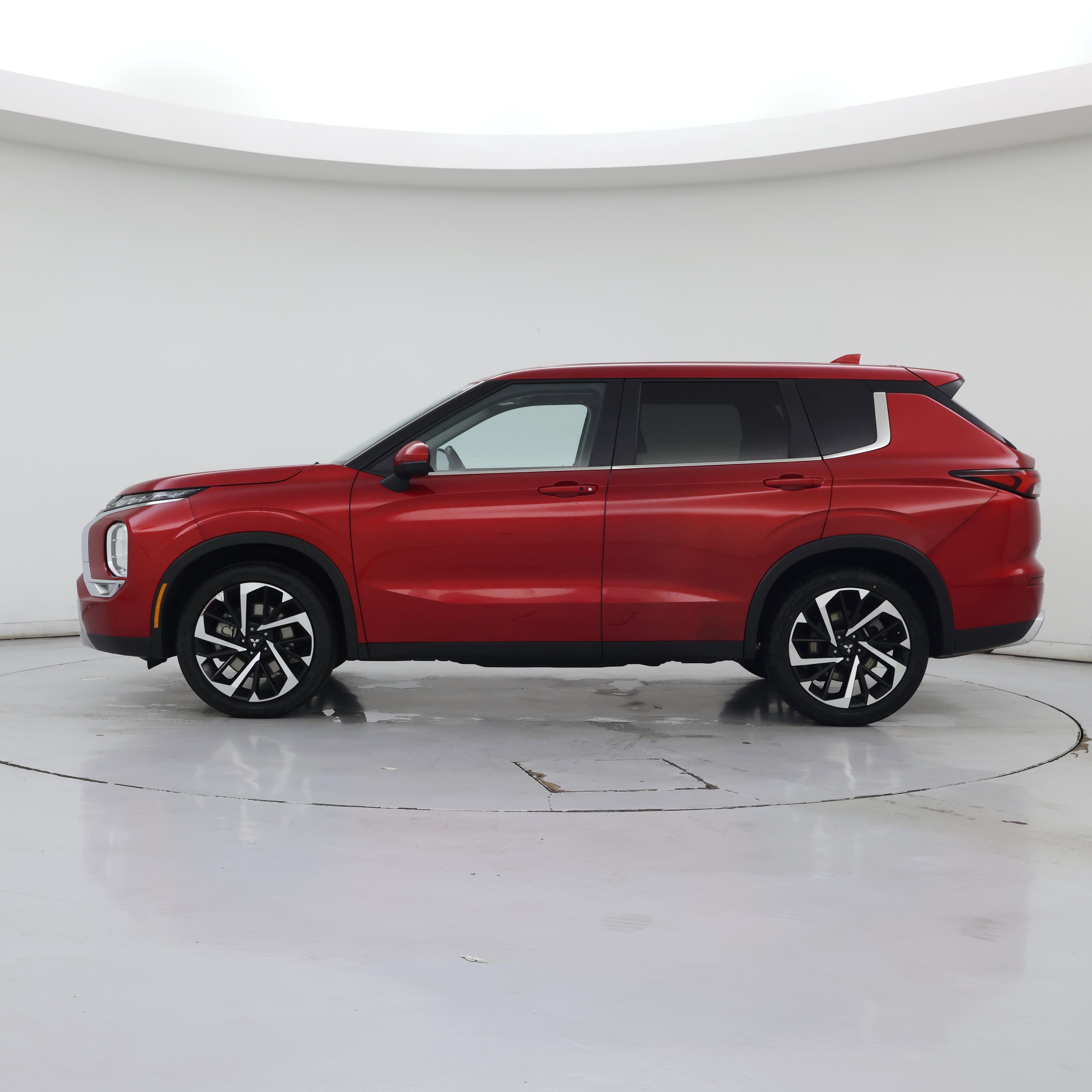 Thumbnail: 2024 Mitsubishi Outlander - 3