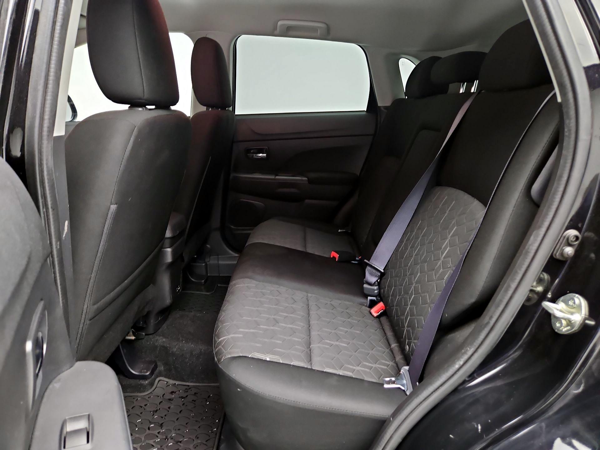 Thumbnail: 2024 Mitsubishi Outlander Sport - 19
