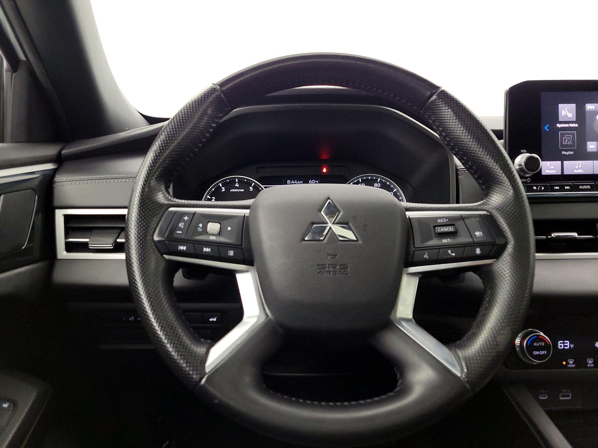 Thumbnail: 2022 Mitsubishi Outlander - 10