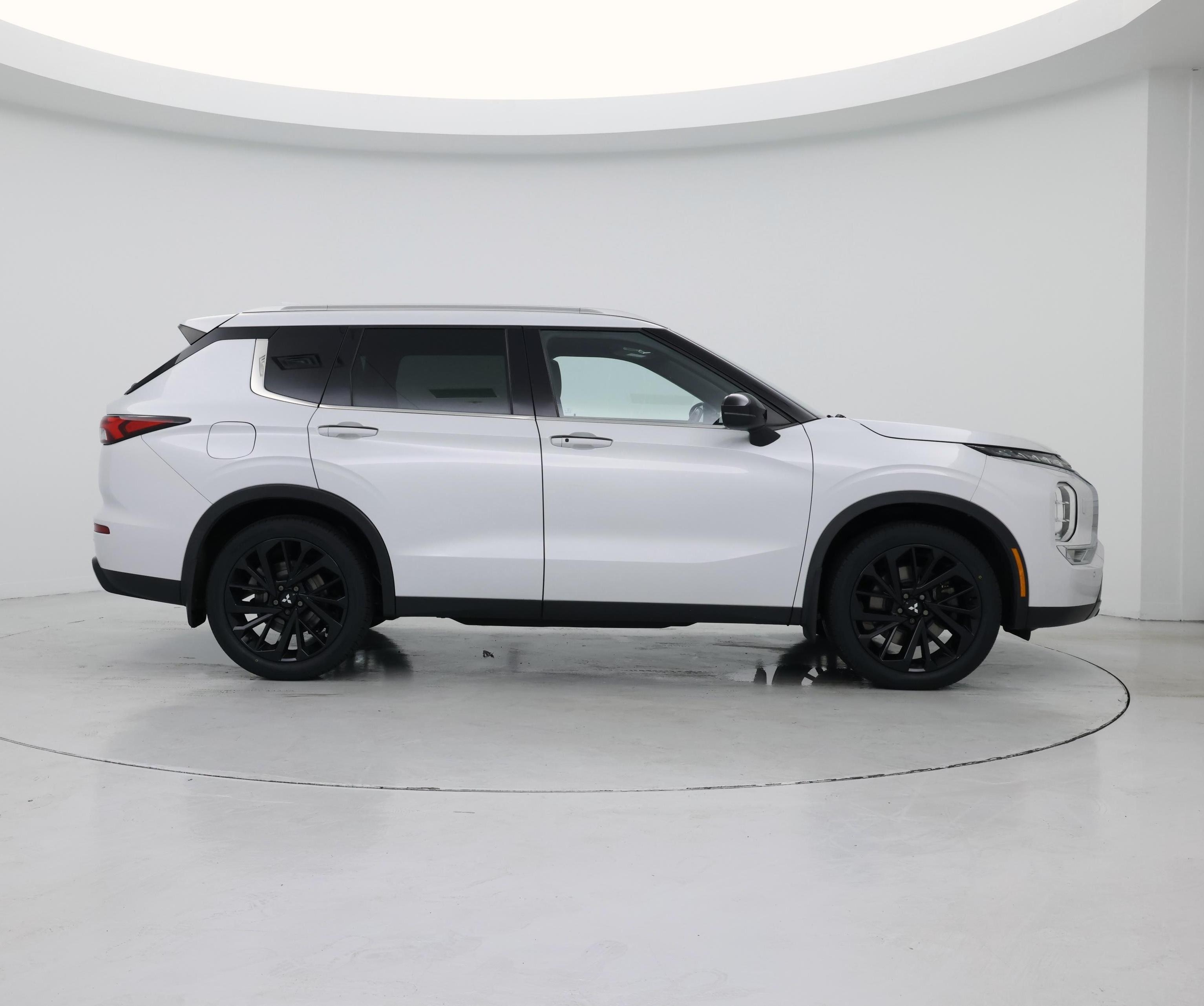 Thumbnail: 2022 Mitsubishi Outlander - 7
