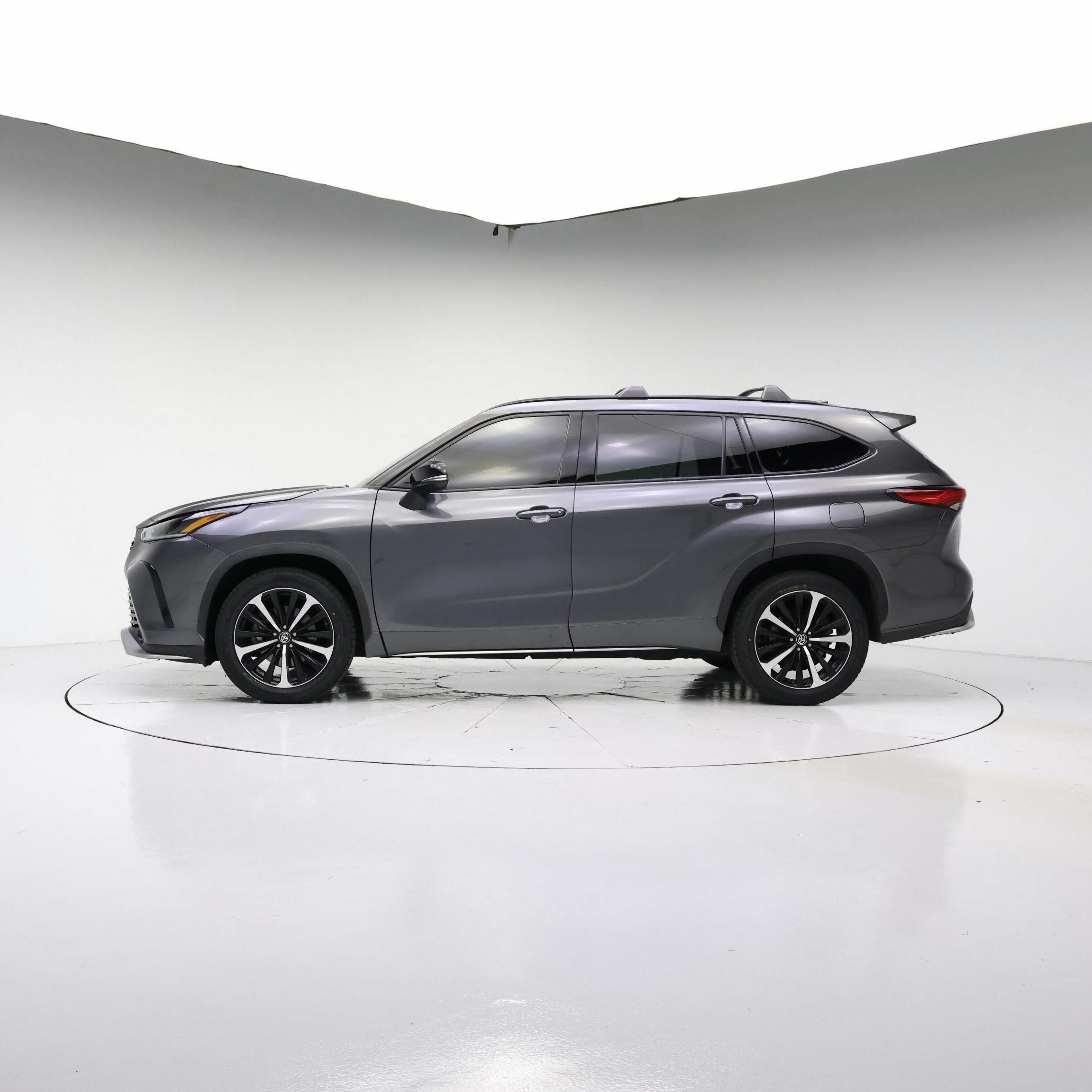 Thumbnail: 2022 Toyota Highlander - 3
